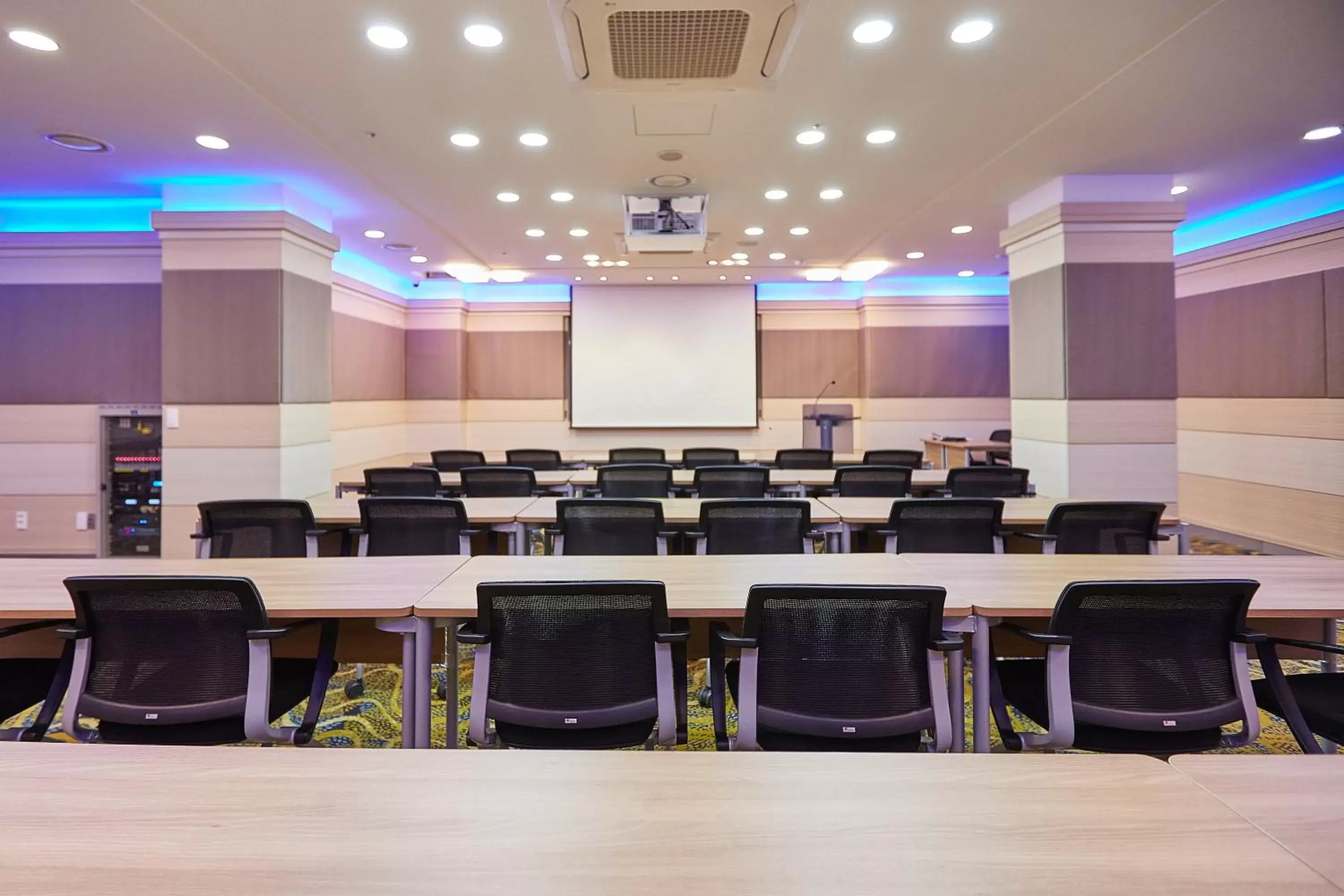 Meeting/conference room in Towerhill Hotel