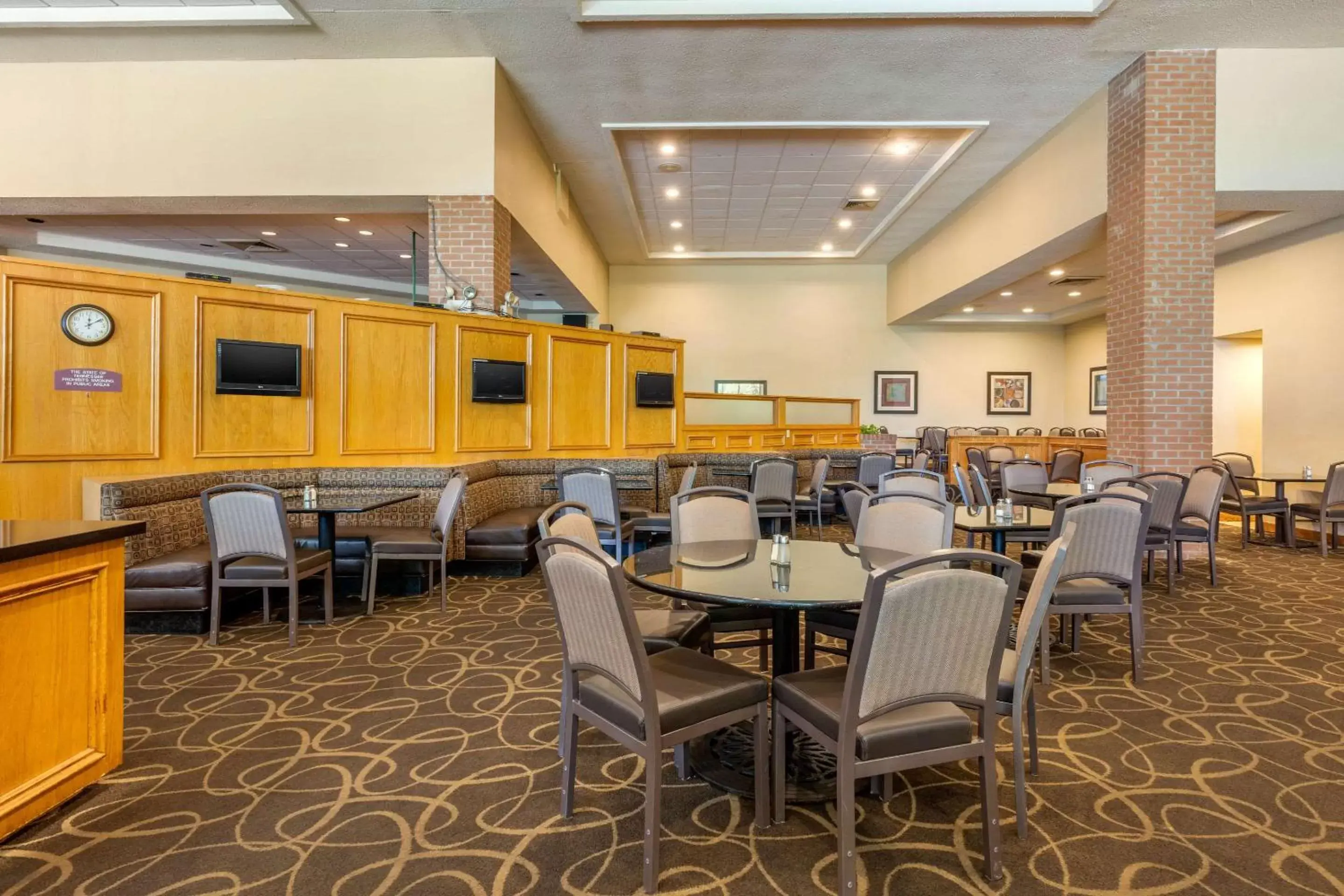 Restaurant/Places to Eat in Quality Inn Exit 4 Clarksville