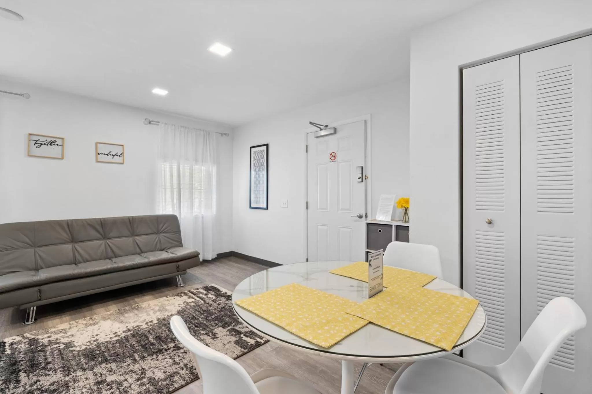 Living room, Seating Area in Sunset Inn-South Miami