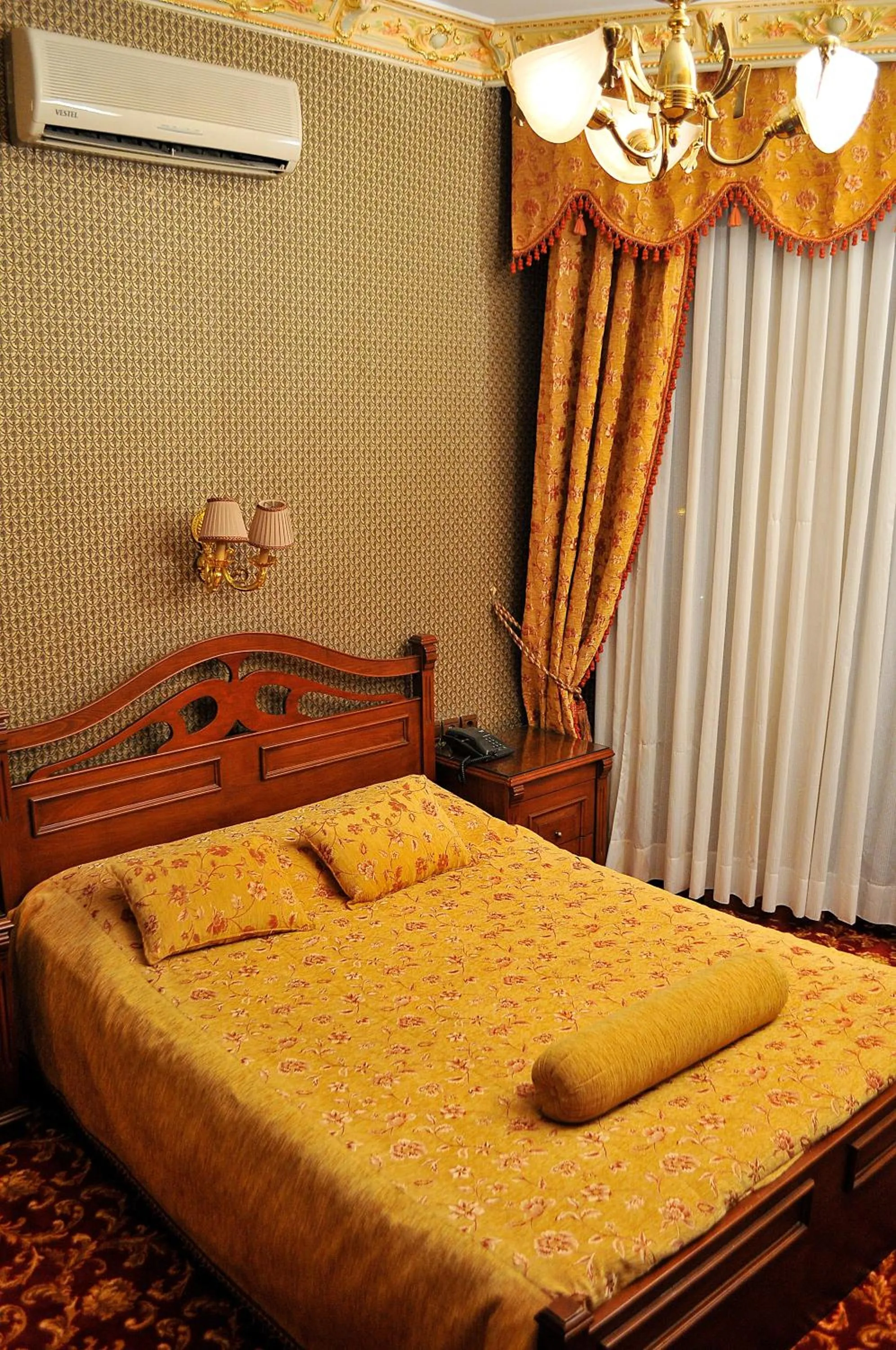 Bed in Grand Hotel de Londres