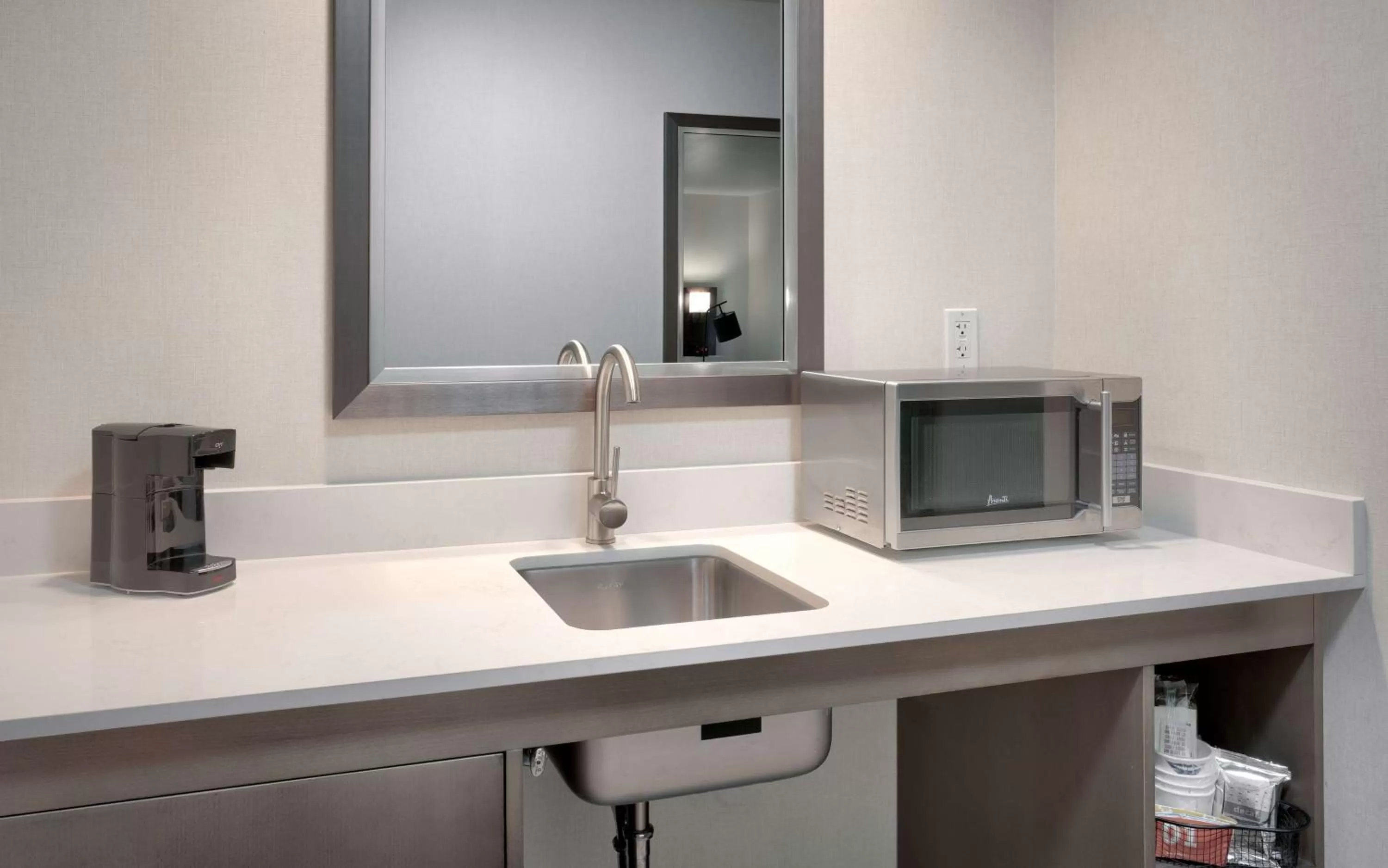 Kitchen or kitchenette in Hampton Inn Tremonton