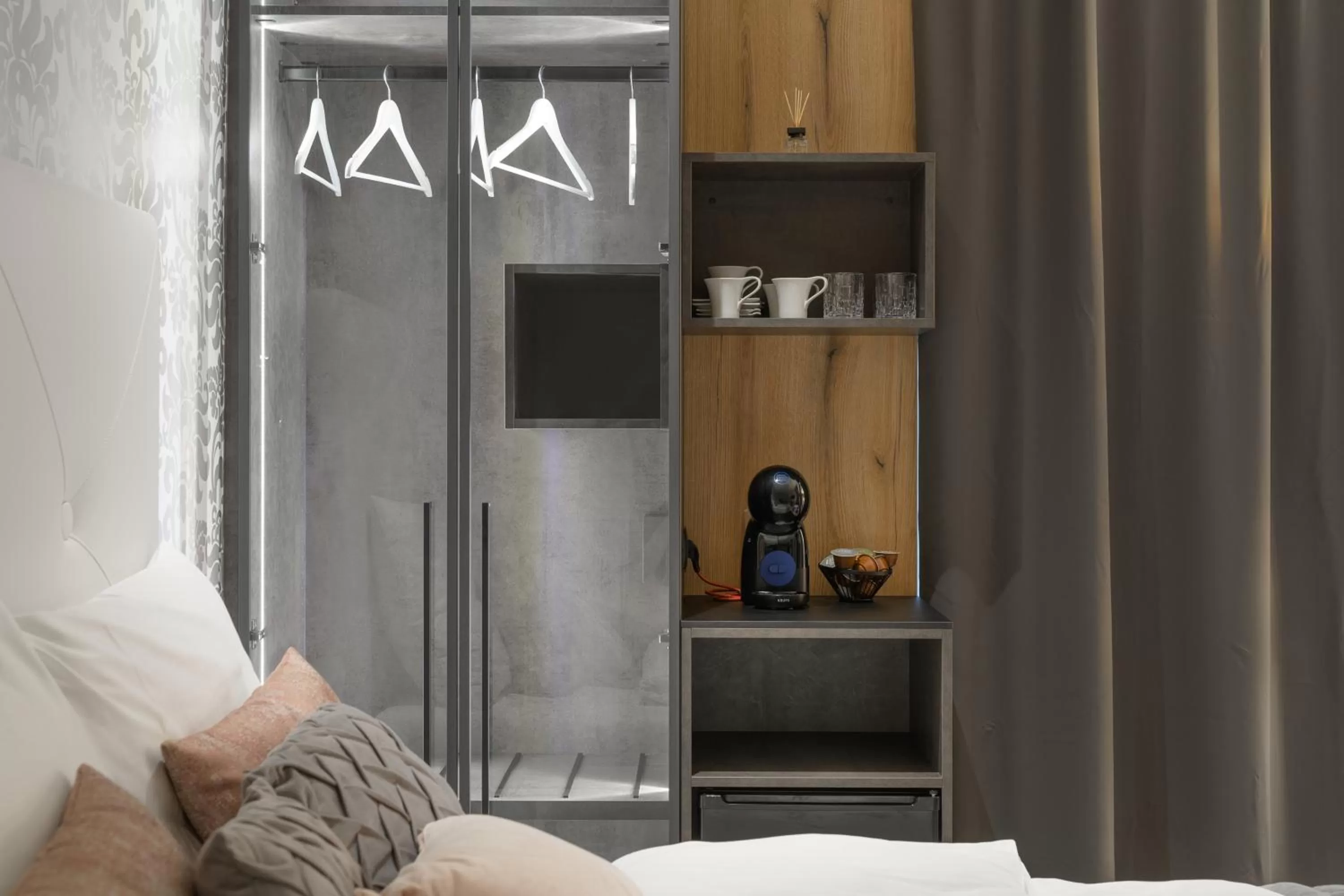 wardrobe, Bed in ROYAL SUITE, Ljubljana