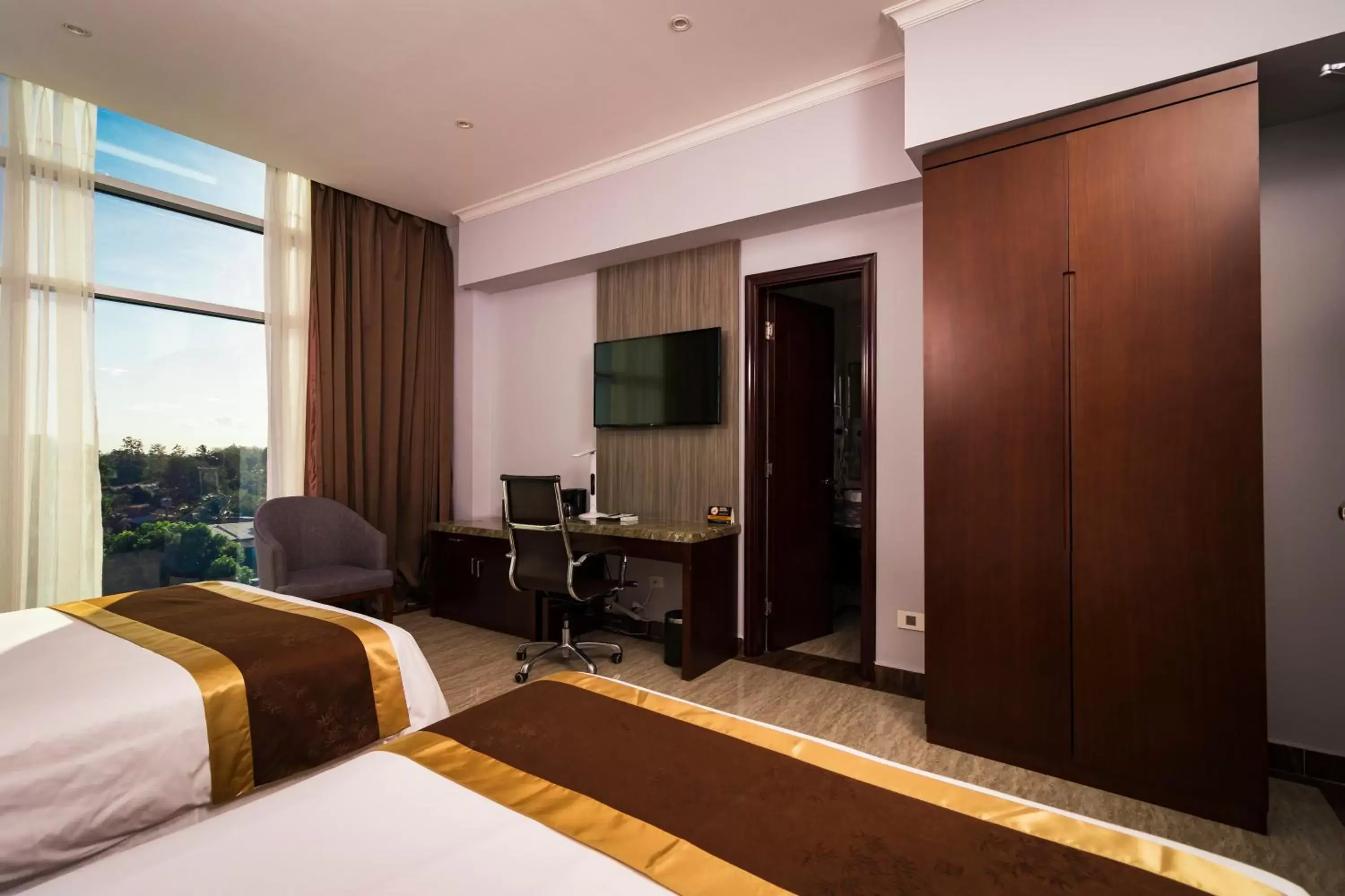 Twin Room with City View in Hotel City Plaza & Suites Twin Room with City View in Hotel City Plaza & Suites