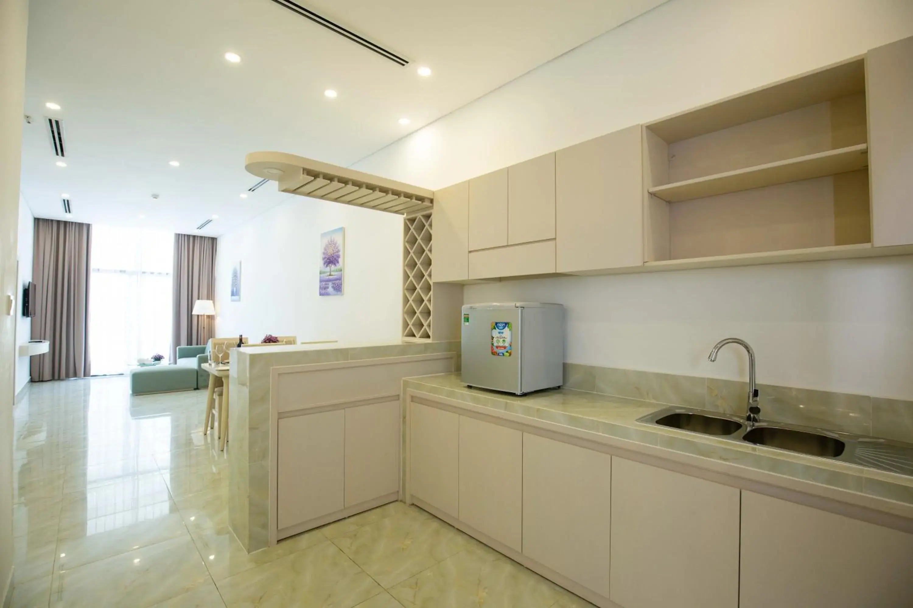 Shower, Kitchen/Kitchenette in Diamond Bay Condotel Resort Nha Trang