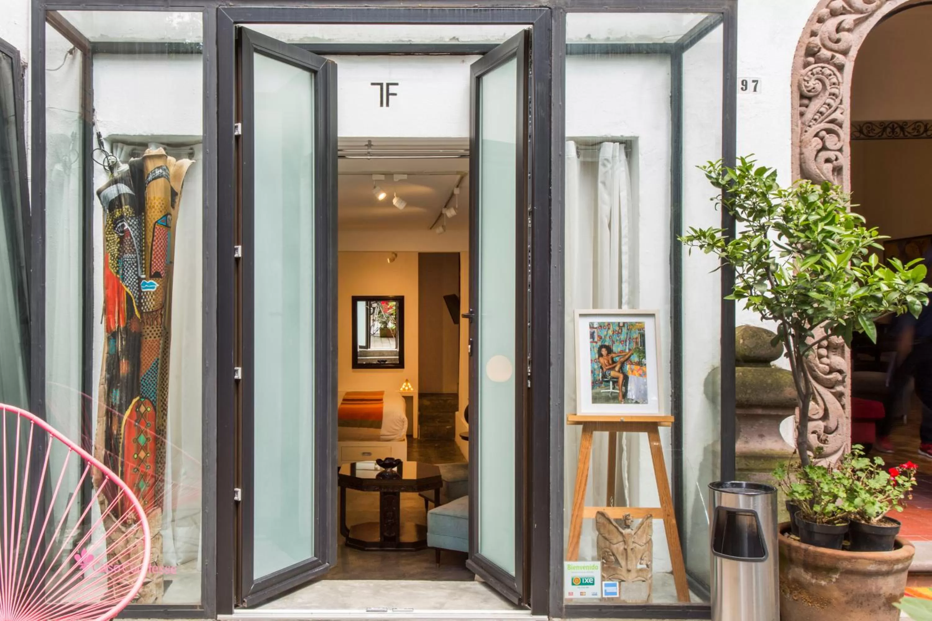 Facade/entrance in Casa Comtesse