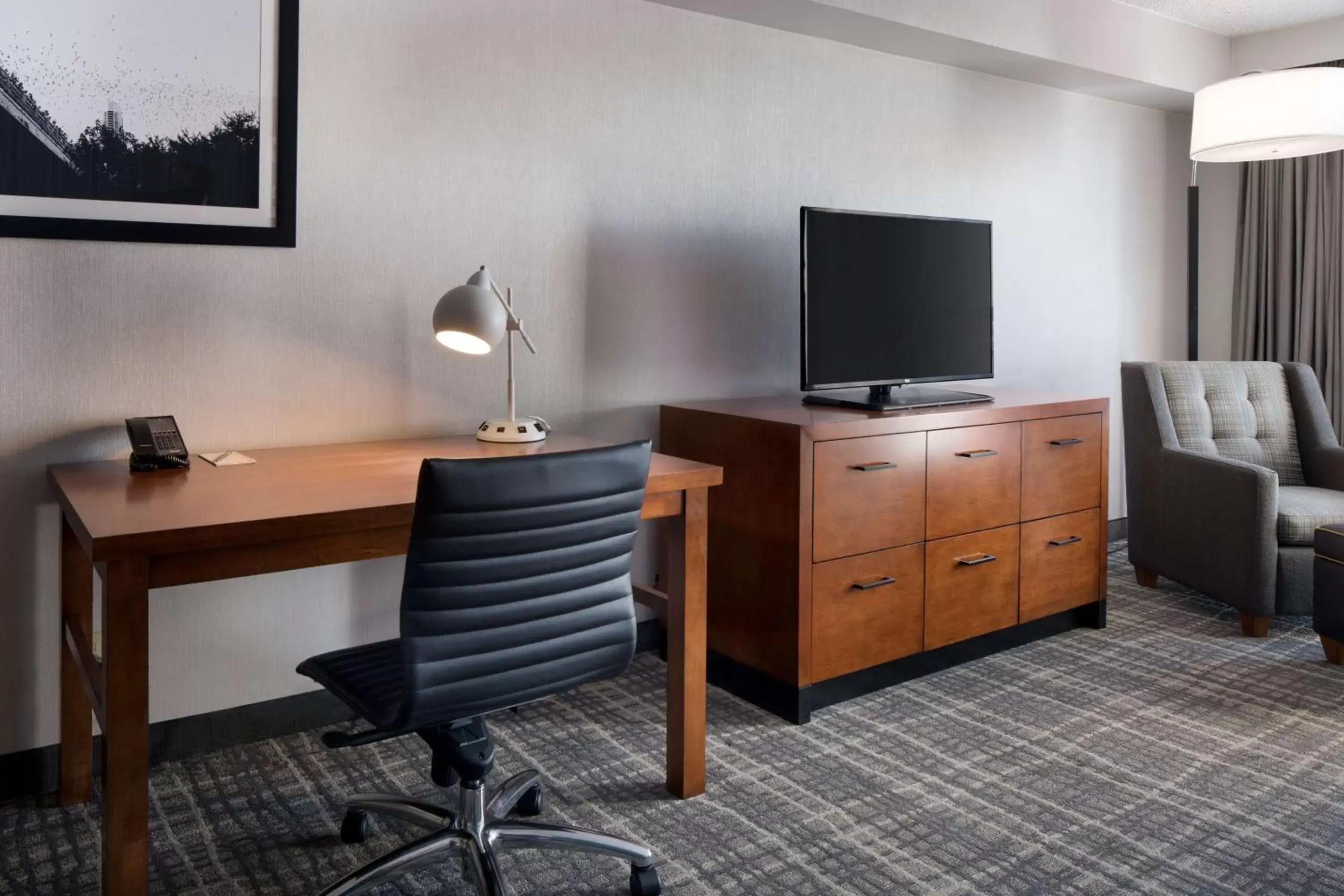 Bedroom, TV/Entertainment Center in Embassy Suites by Hilton Austin Central