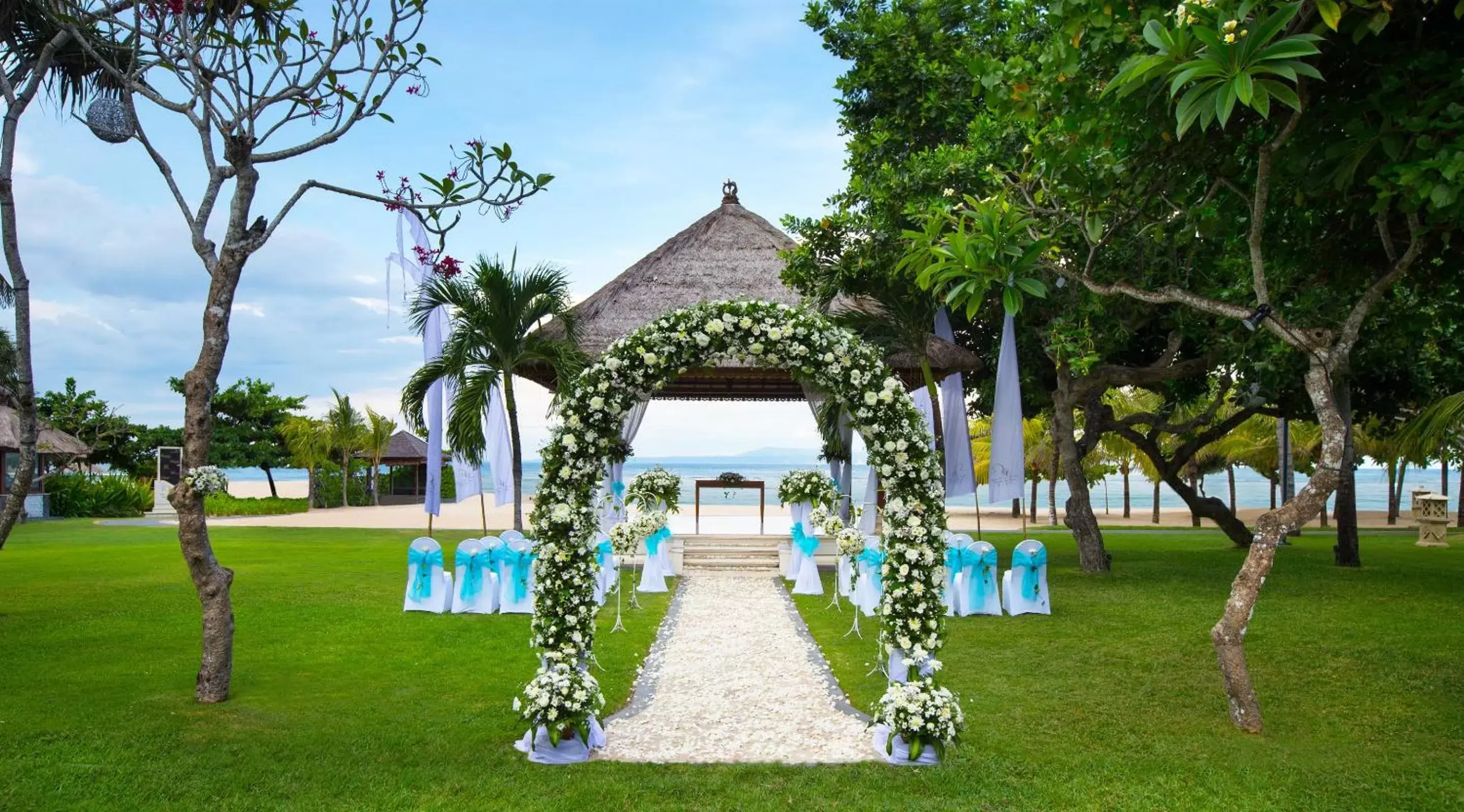 Garden, Banquet Facilities in Nusa Dua Beach Hotel & Spa, Bali