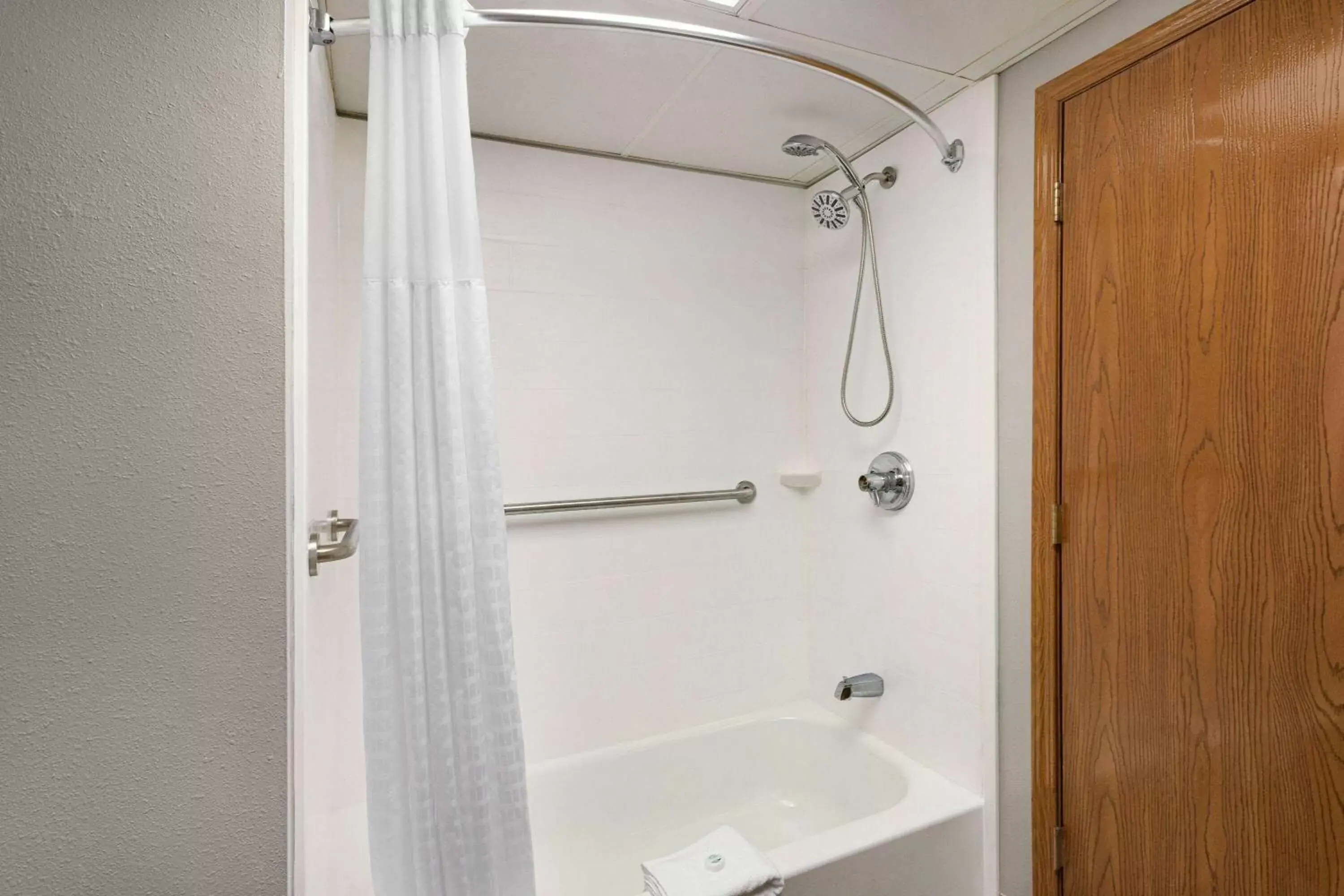 Shower, Bathroom in AmericInn by Wyndham Branson & Conference Center