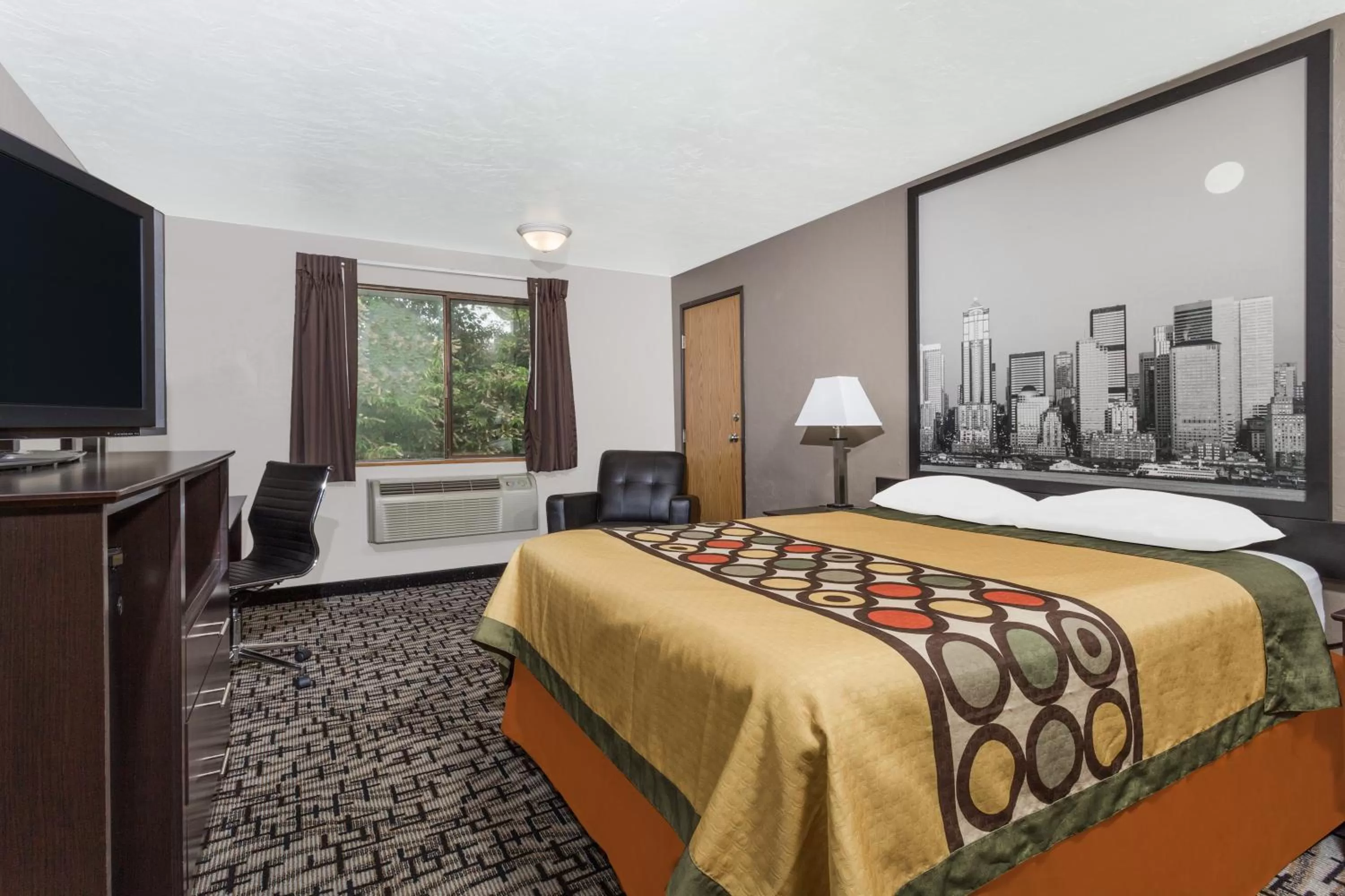 Bed in Super 8 by Wyndham Bremerton