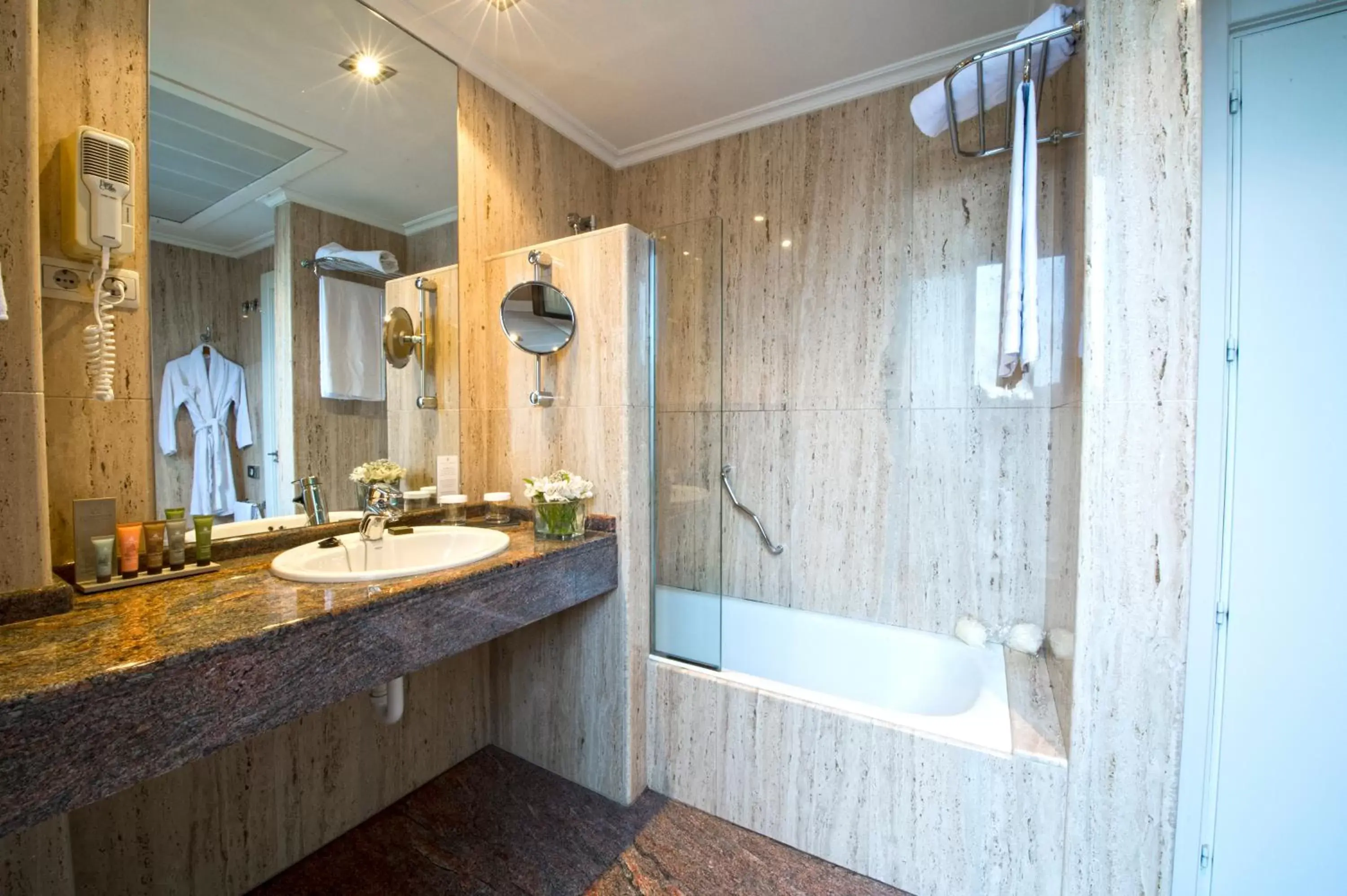 Shower, Bathroom in Silken Gran hotel Durango