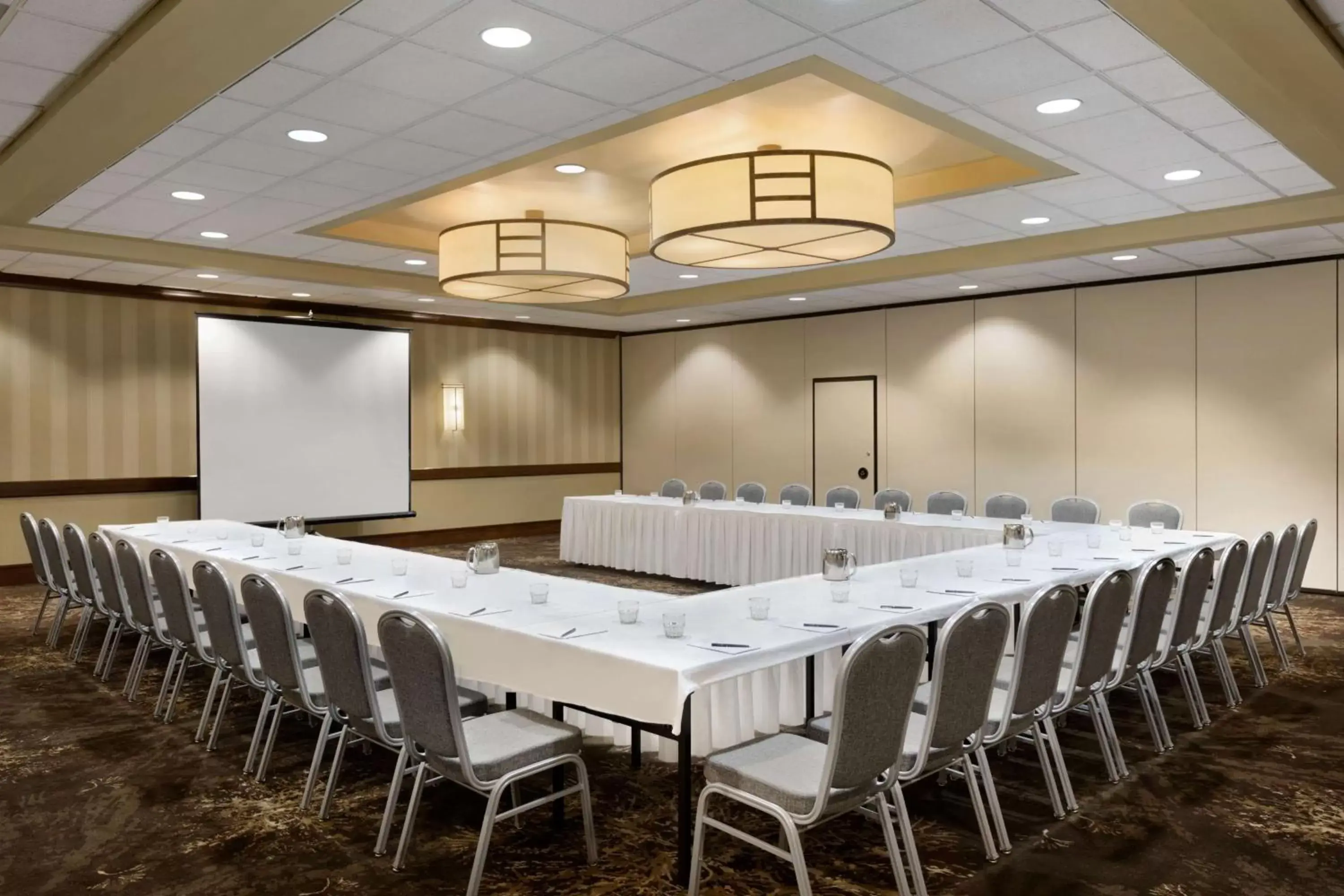 Meeting/conference room in Embassy Suites by Hilton Piscataway Somerset