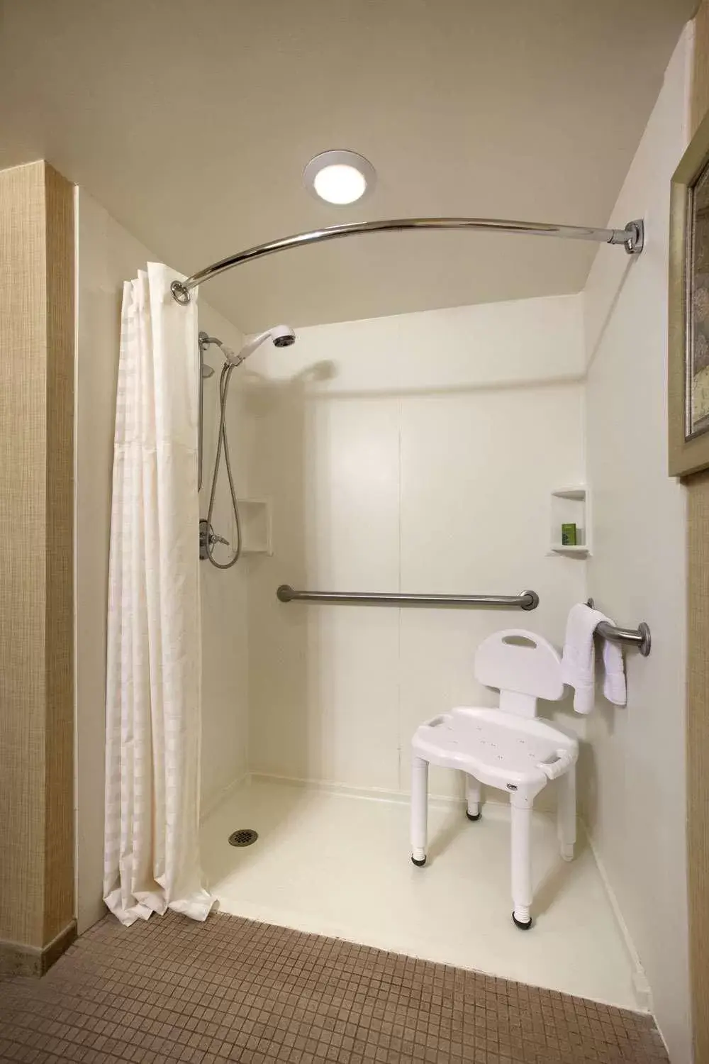 Bathroom in Embassy Suites by Hilton Columbia Greystone