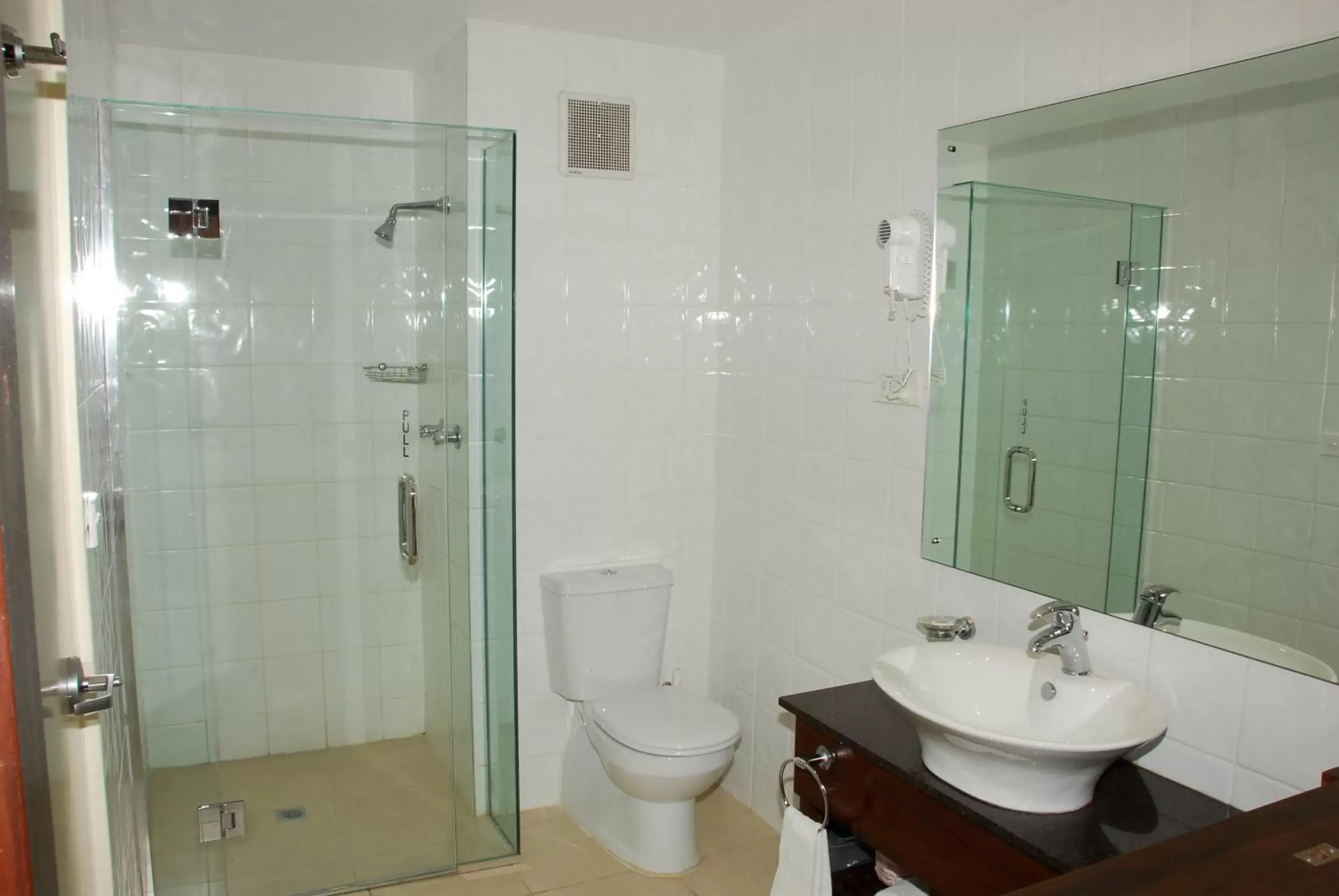 Bathroom in Tanoa Waterfront Hotel