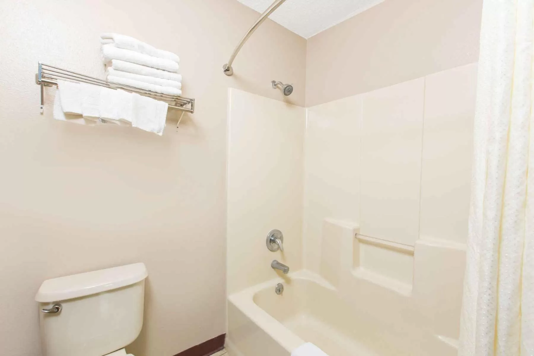 Super 8 by Wyndham Belleville