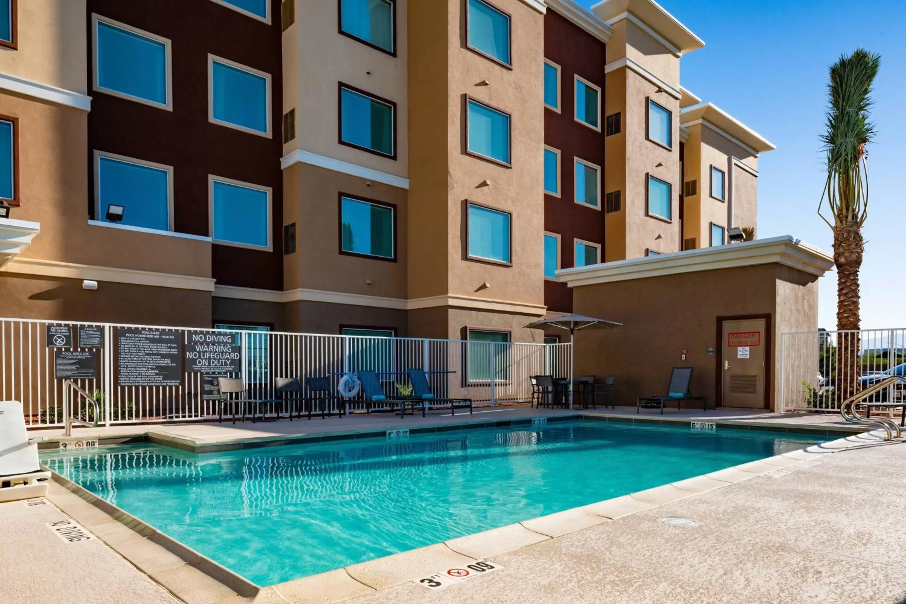 Swimming pool, Property Building in Residence Inn Las Vegas South/Henderson