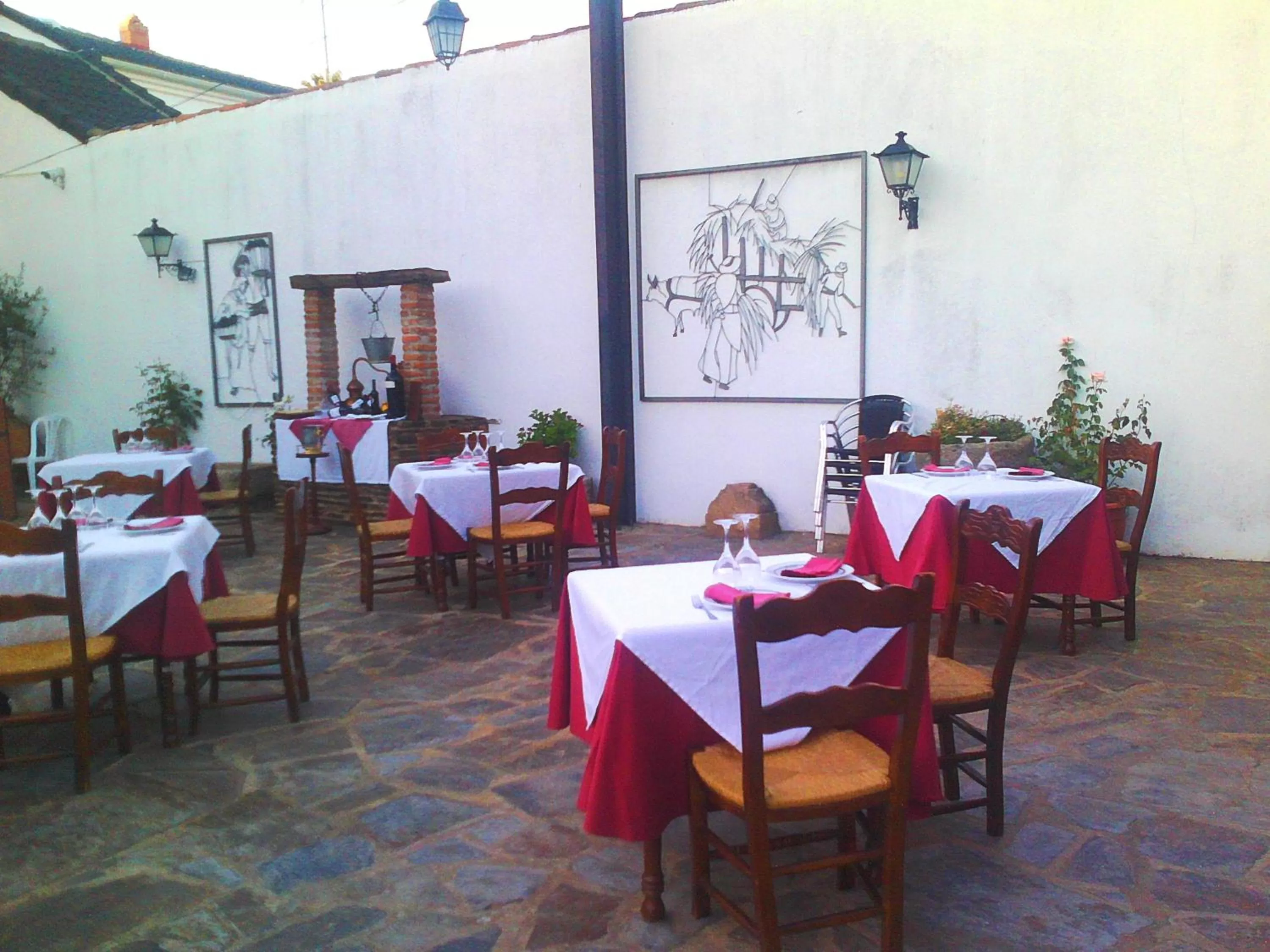 Restaurant/places to eat in Hospedium Hotel Rural Soterraña