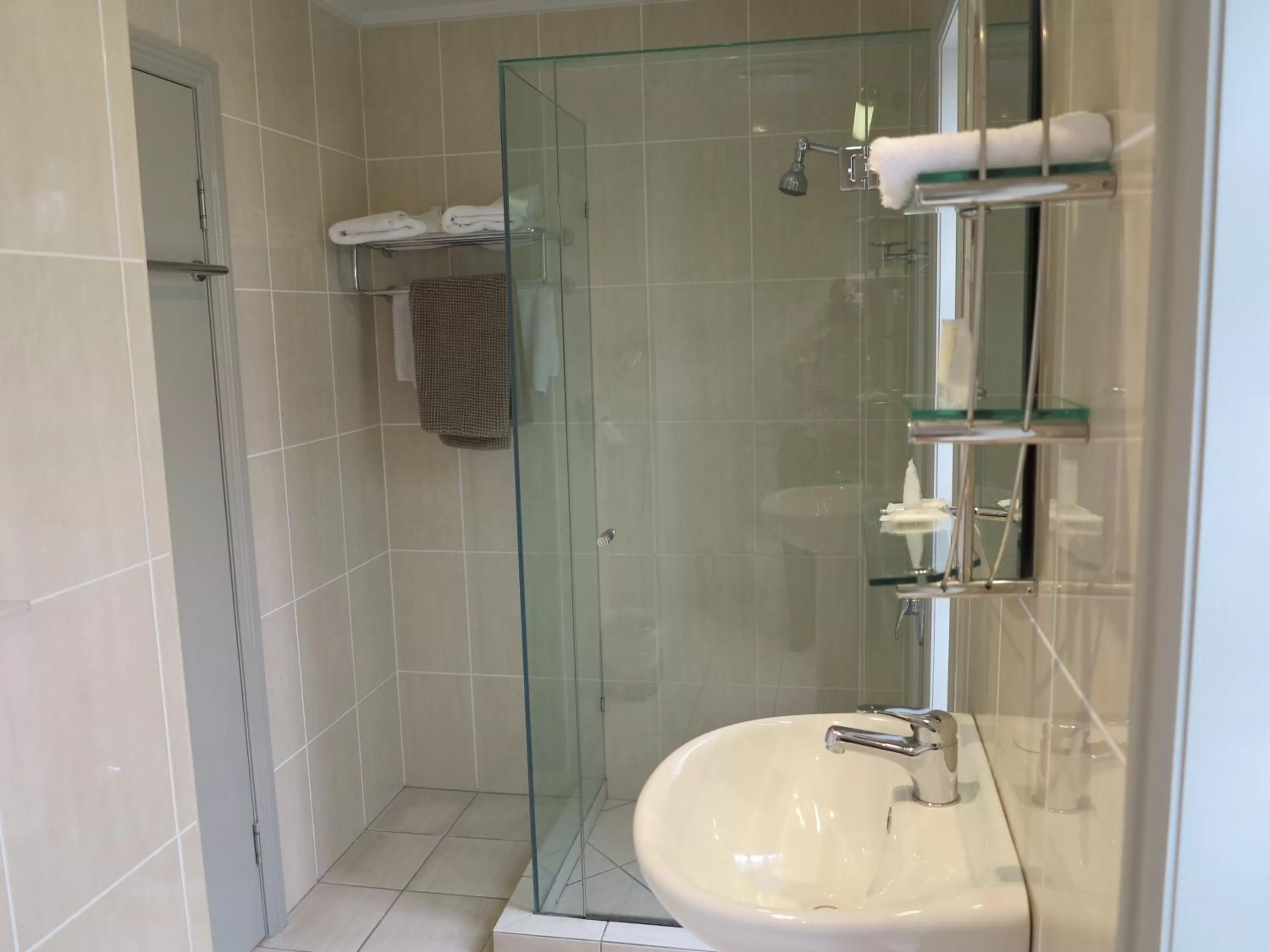 Shower in Shangri-La Gardens