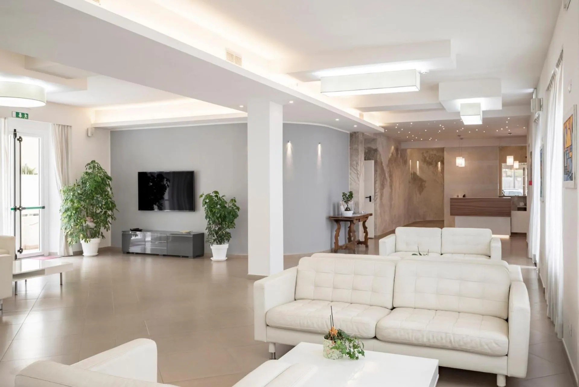 Communal lounge/ TV room in Hotel La Pineta