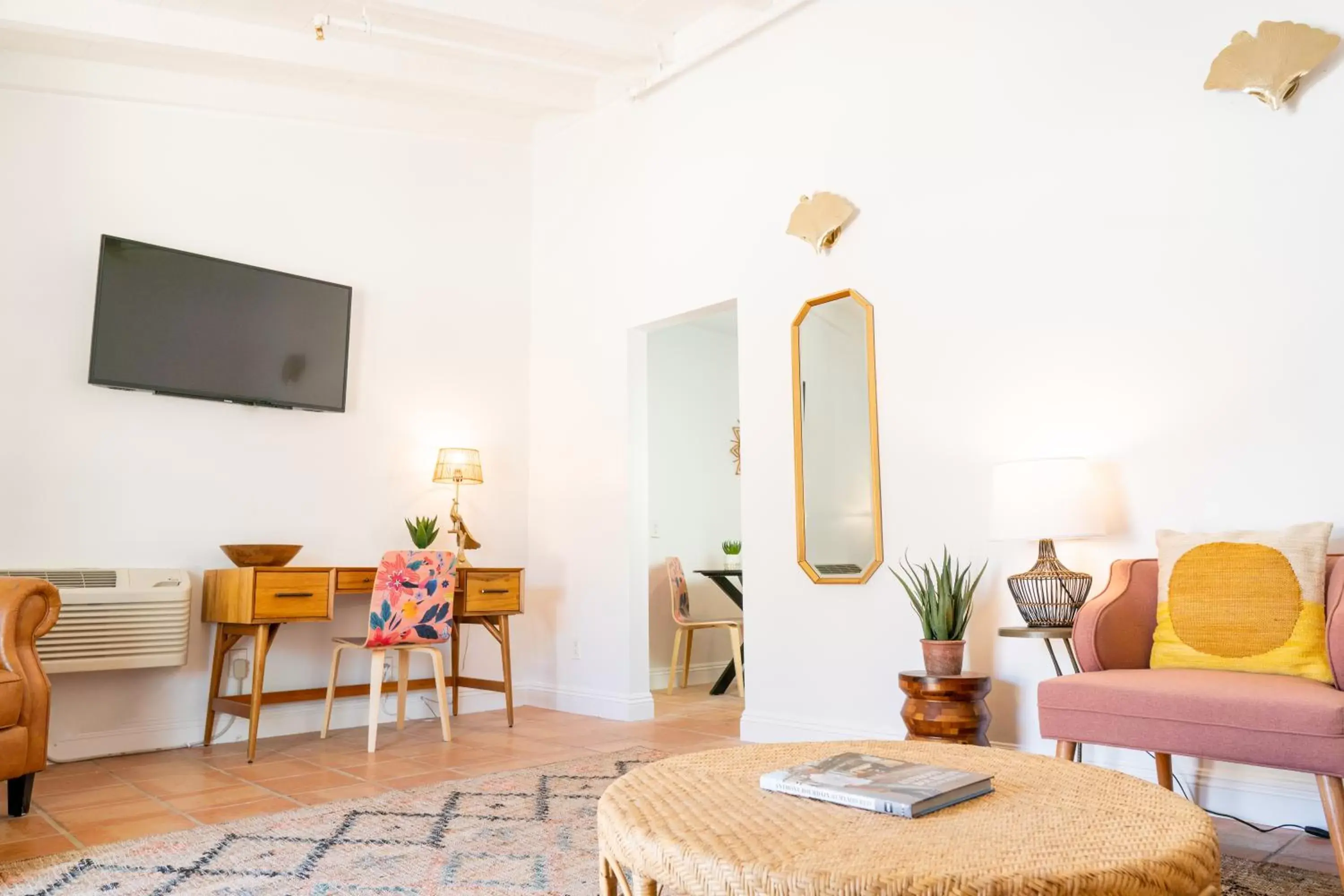 Living room, TV/Entertainment Center in Fleur Noire Hotel