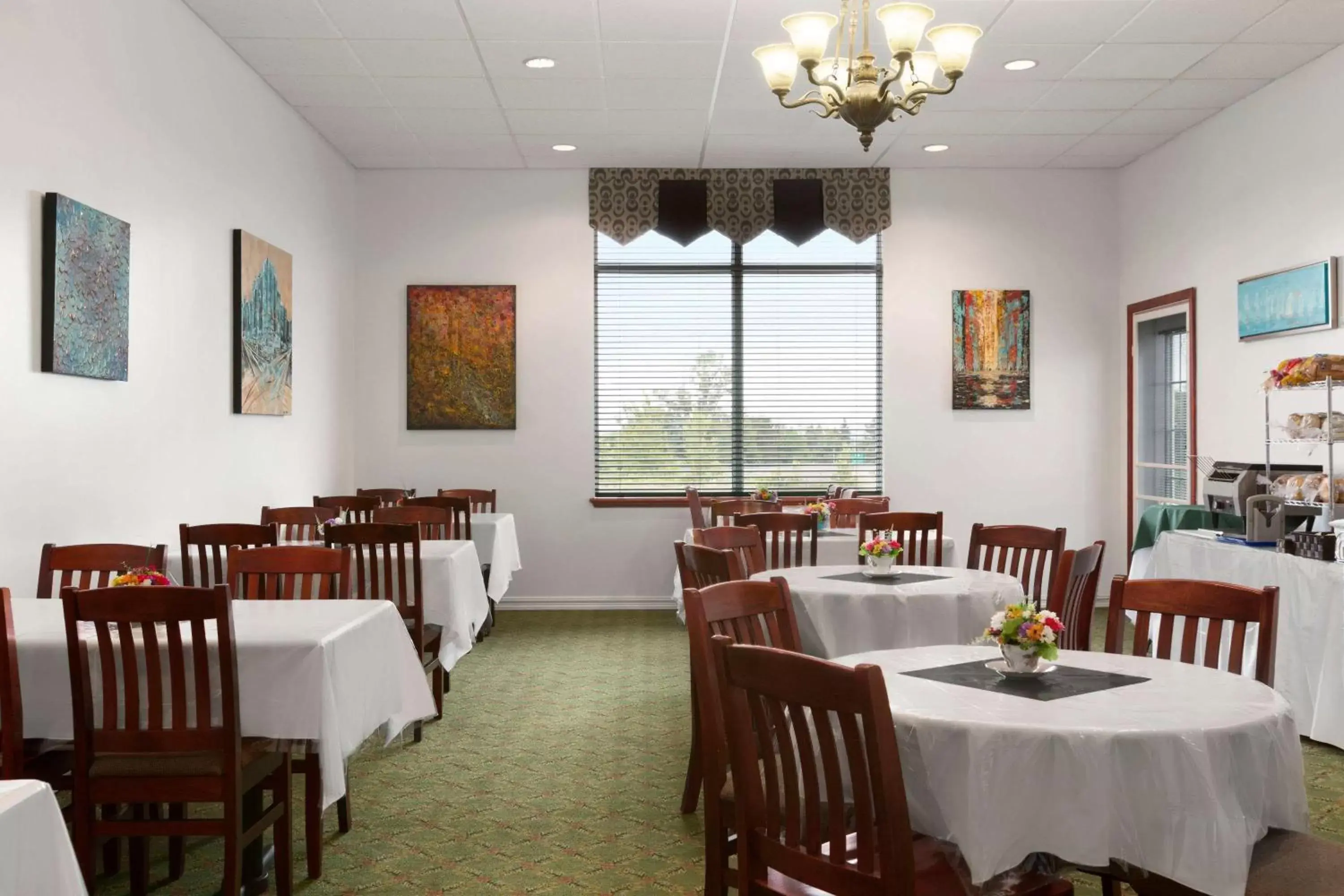 Restaurant/places to eat in Days Inn by Wyndham Oromocto Conference Centre Restaurant/places to eat in Days Inn by Wyndham Oromocto Conference Centre