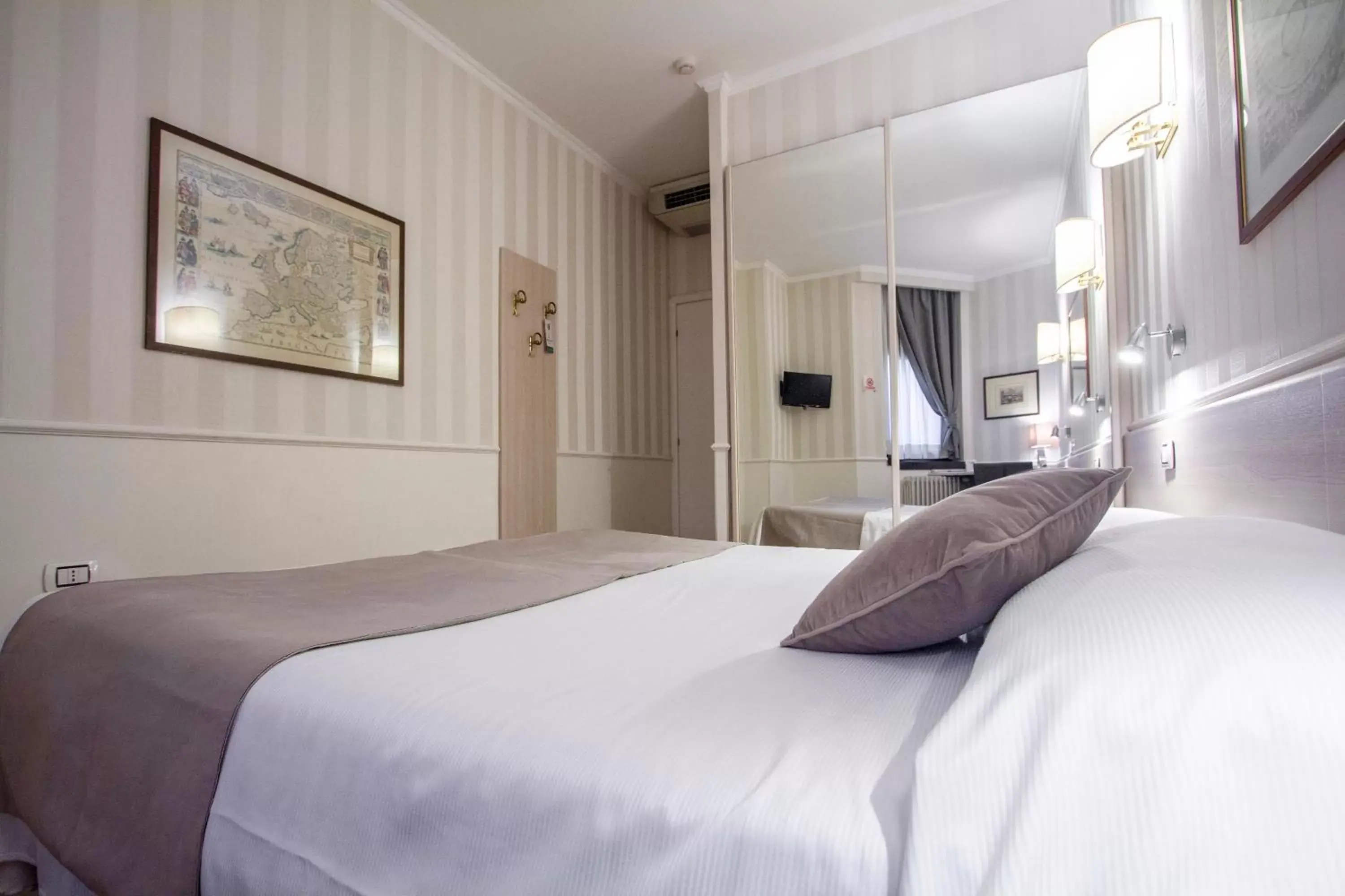 Bedroom, Bed in Hotel Flora Bedroom, Bed in Hotel Flora