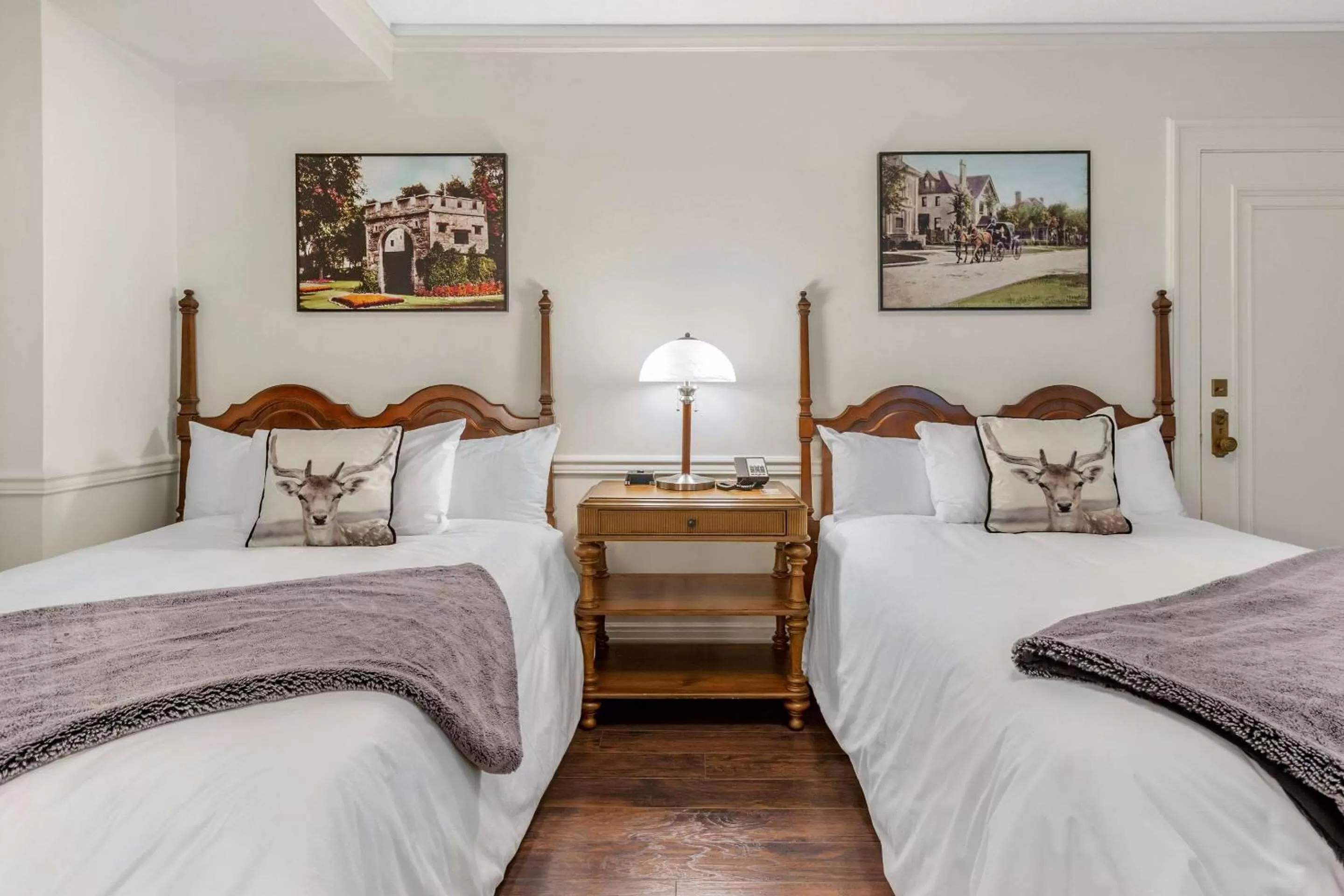 Photo of the whole room, Bed in The Fort Garry Hotel, Spa and Conference Centre, an Ascend Collection Hotel