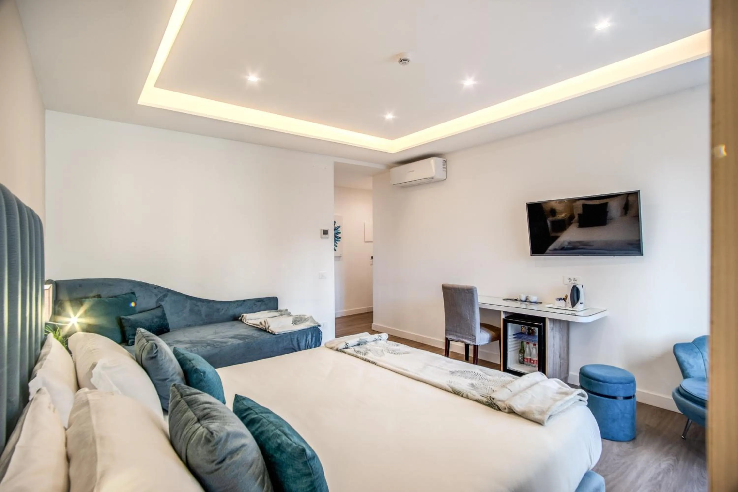 Bedroom, Bed in Hotel Sorrento City