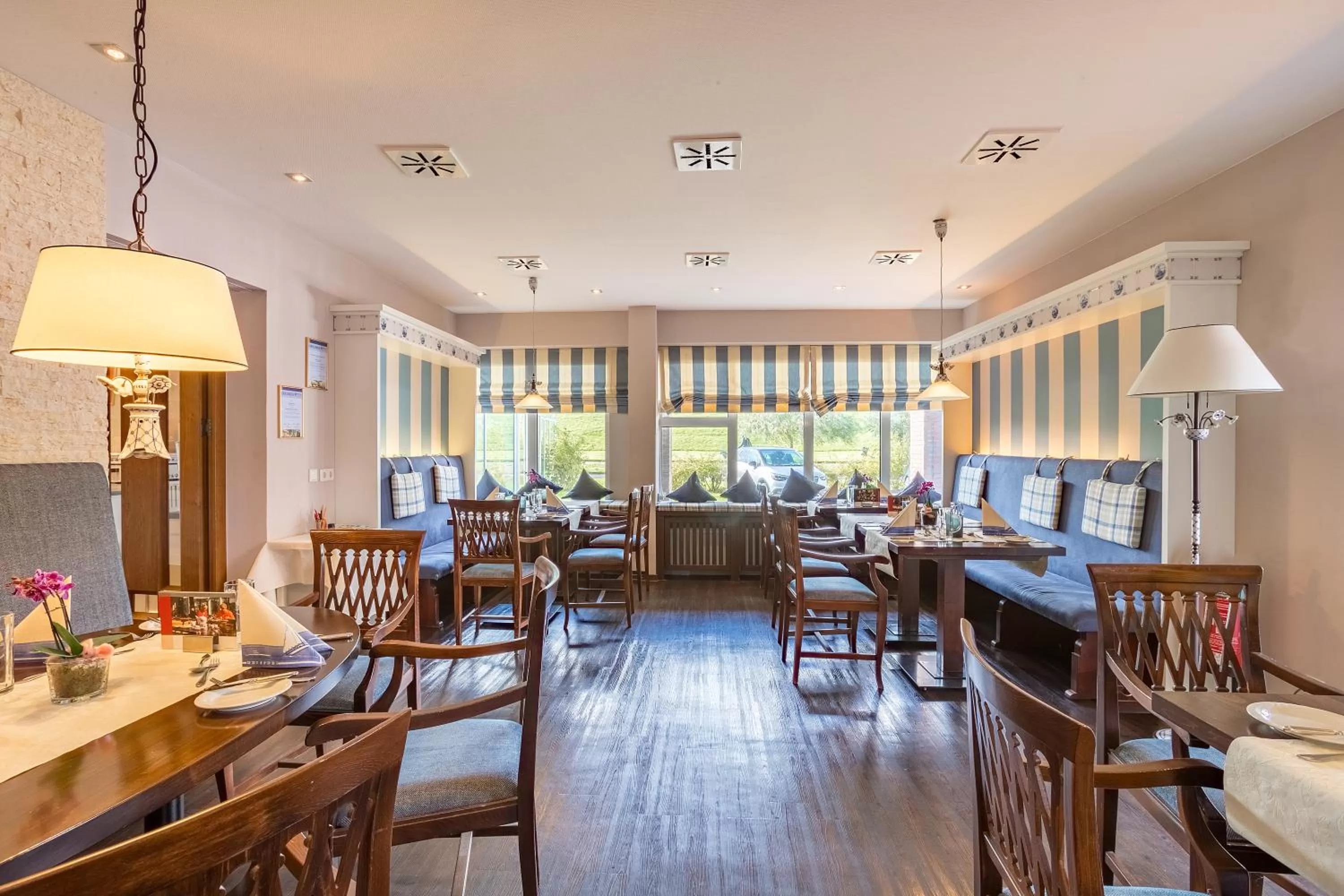 Restaurant/places to eat in Hotel Regina Maris