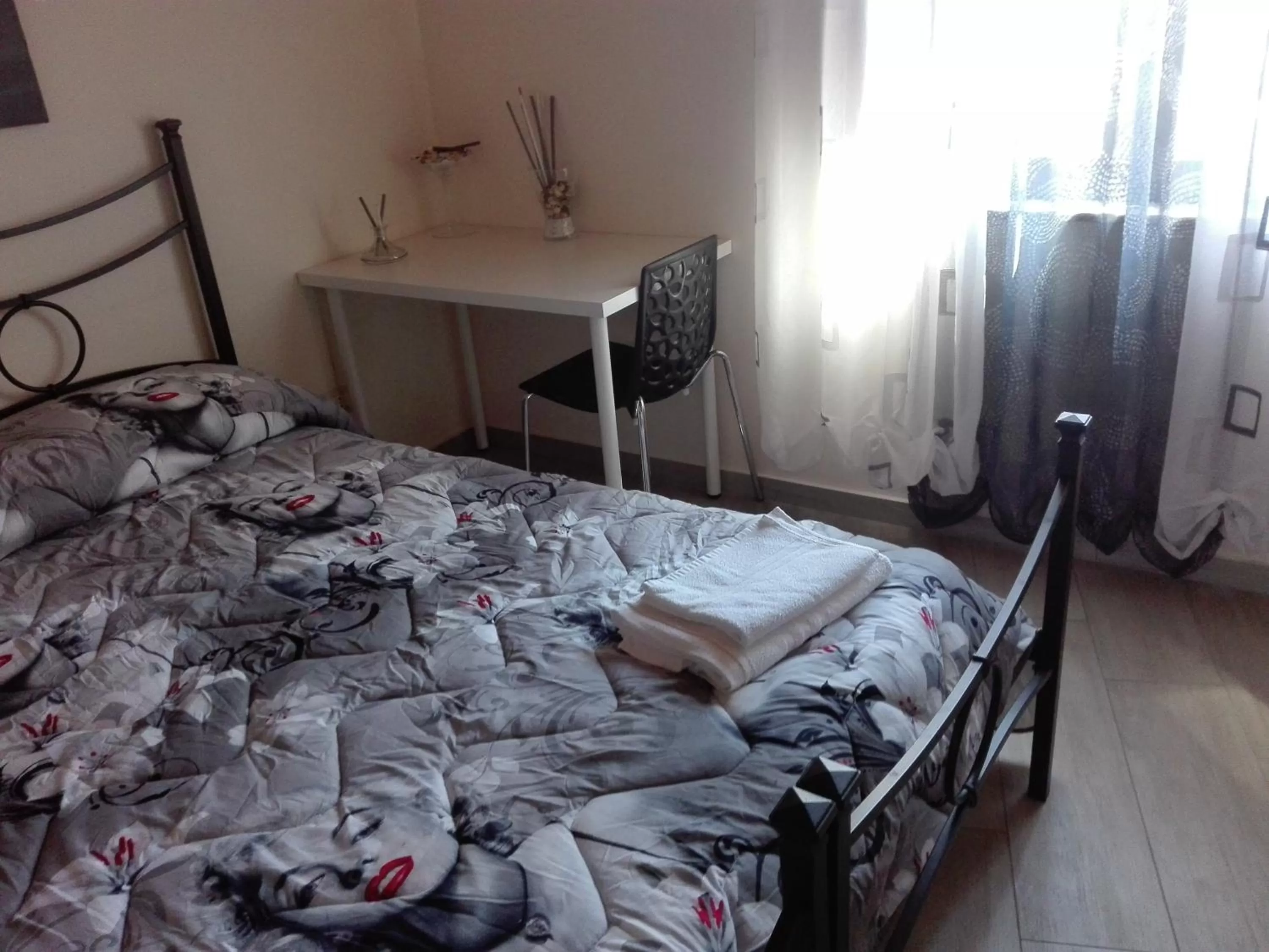 Photo of the whole room, Bed in 3 A b&b