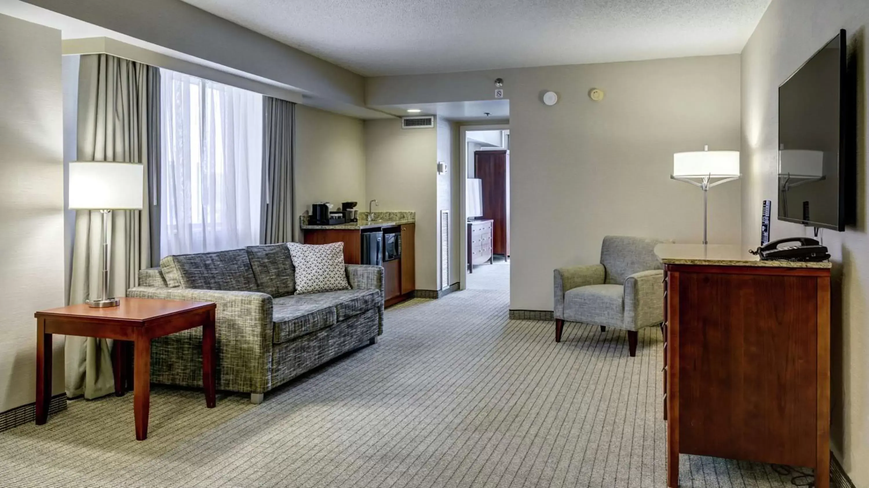 Bedroom, Seating Area in Embassy Suites Cincinnati - RiverCenter