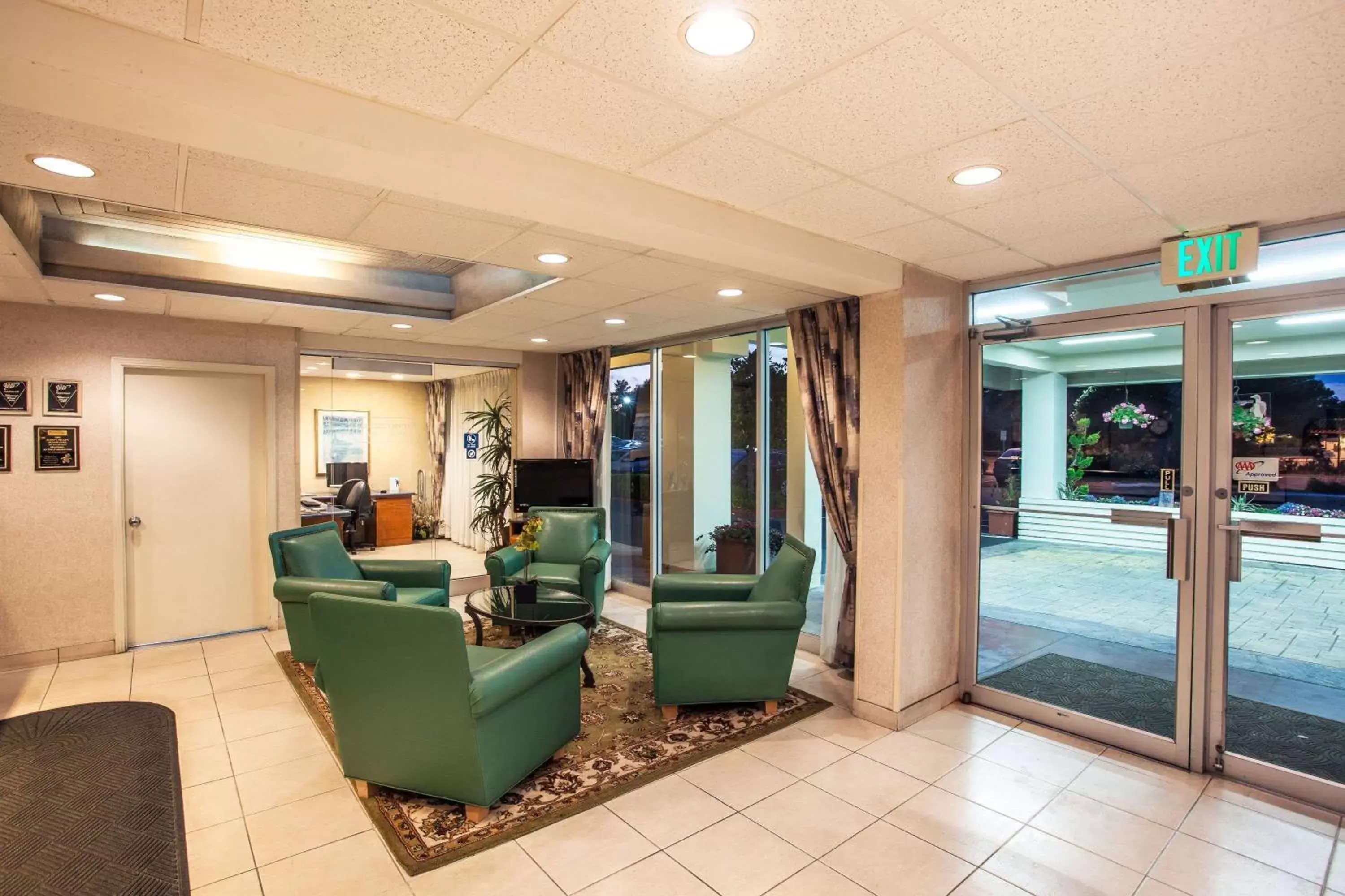 Lobby or reception, Lobby/Reception in Travelodge by Wyndham Monterey Bay