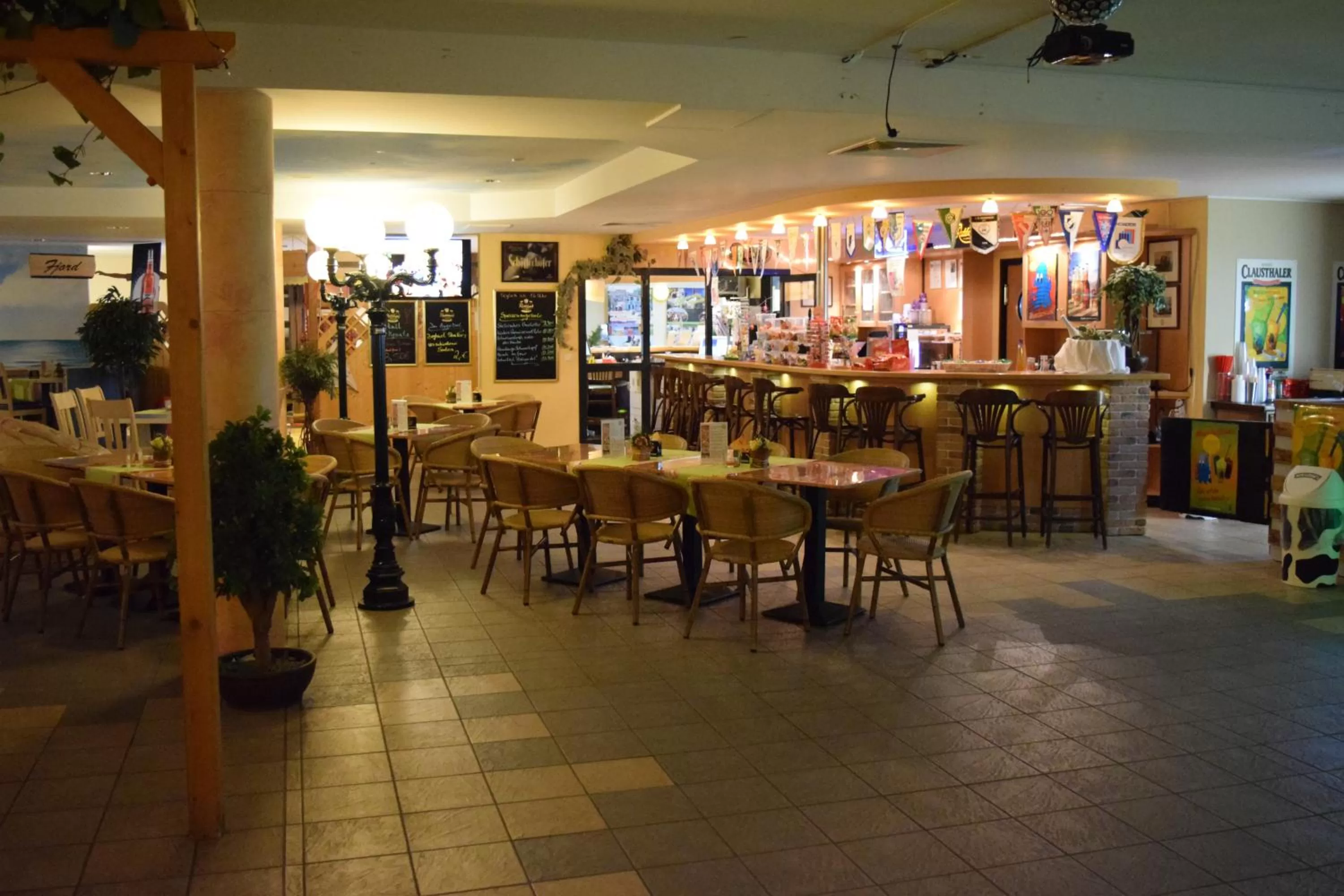 Restaurant/places to eat in Euroville Jugend- und Sporthotel