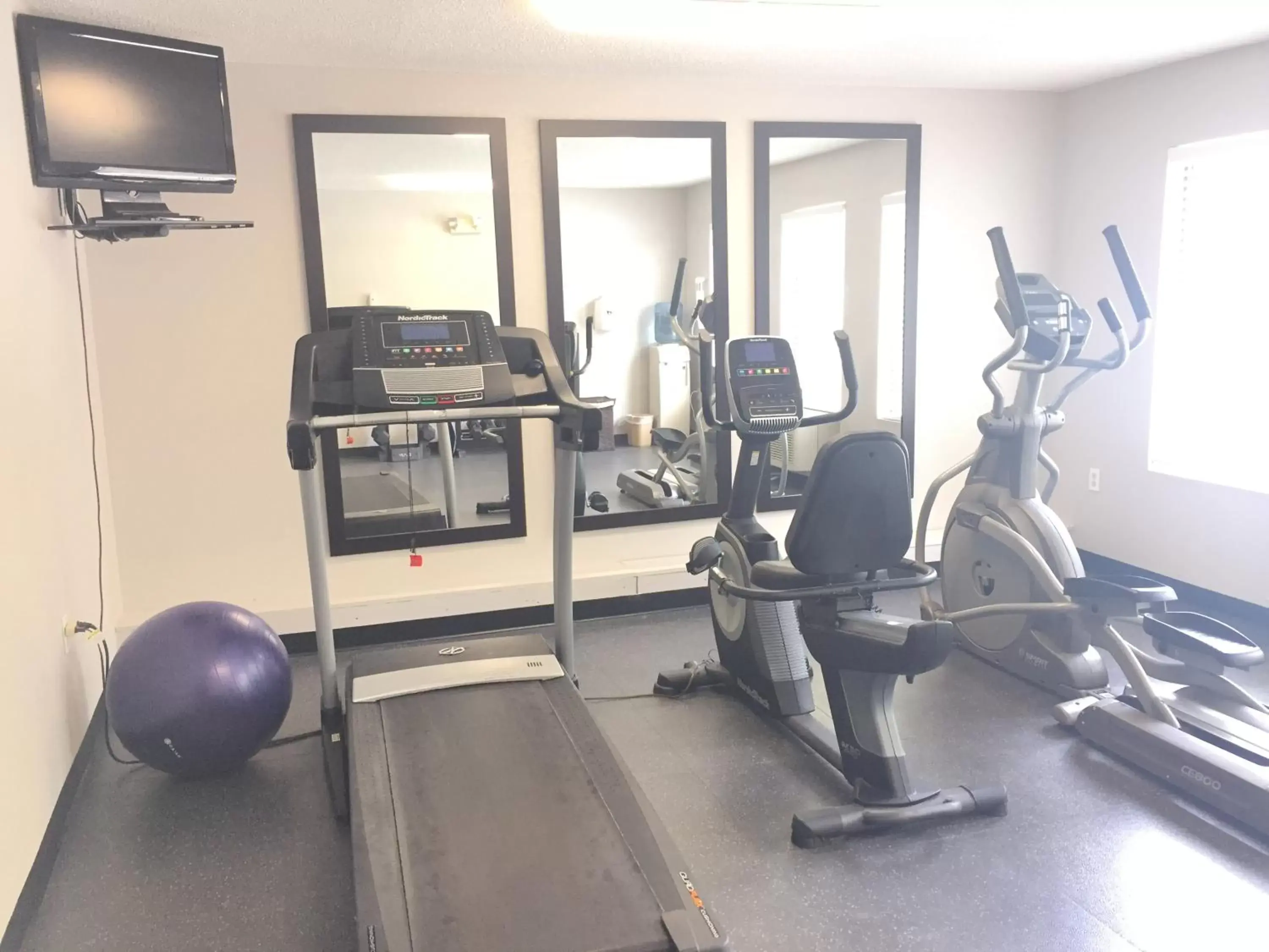 Fitness Center/Facilities in Country Inn & Suites by Radisson, Greenville, NC