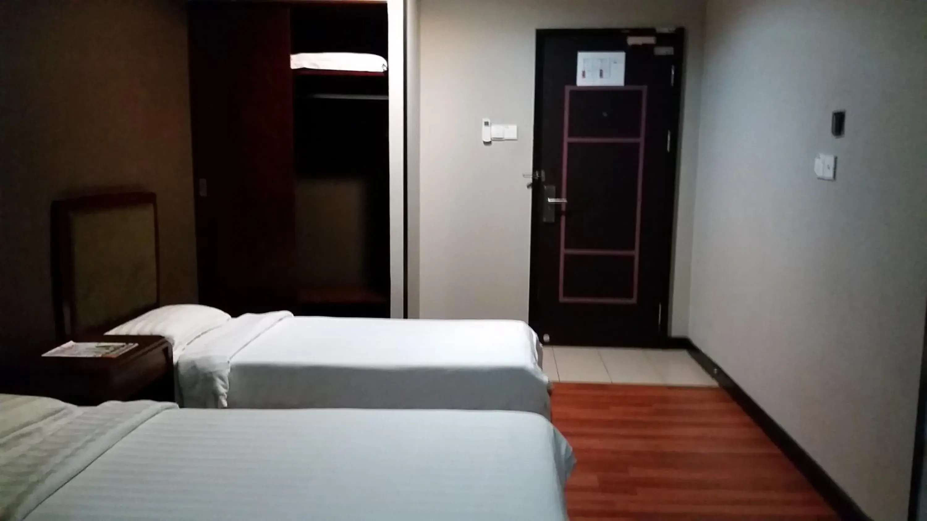 Bed in Hotel Sadong 88