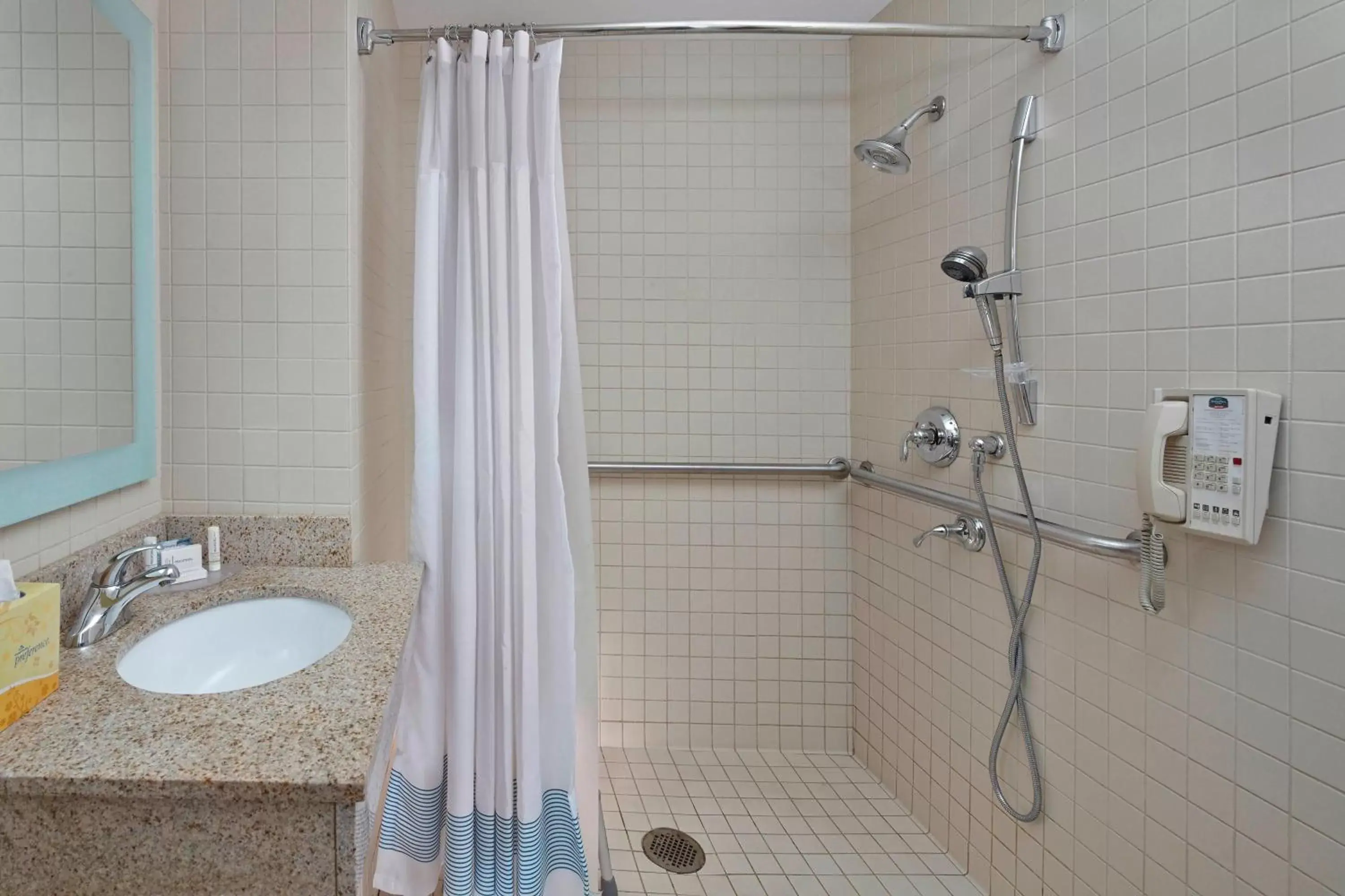 Bathroom in TownePlace Suites by Marriott Albany Downtown/Medical Center