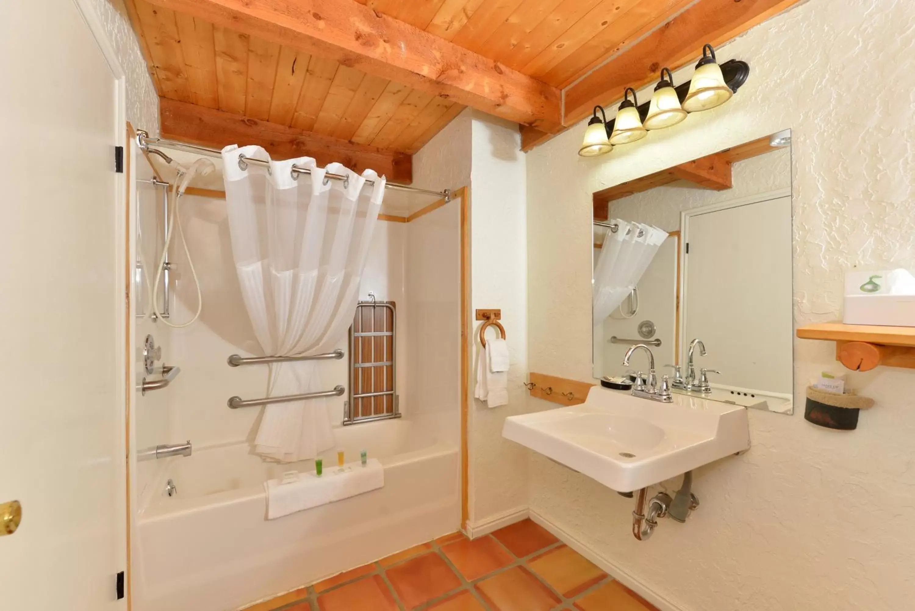 Bathroom in The Boulder Creek Lodge