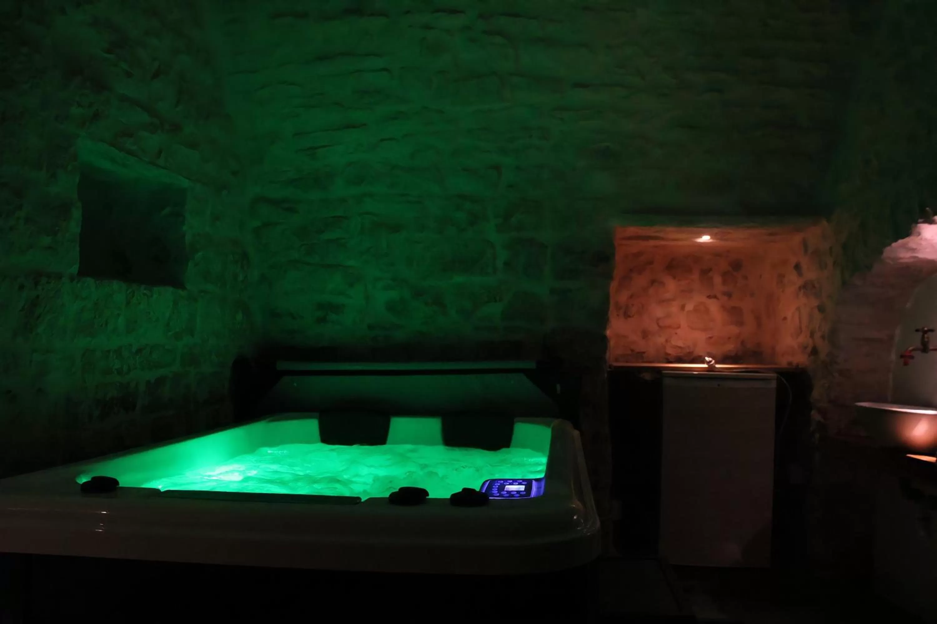 Swimming pool in Albergo Diffuso Dimora Rossi B&B