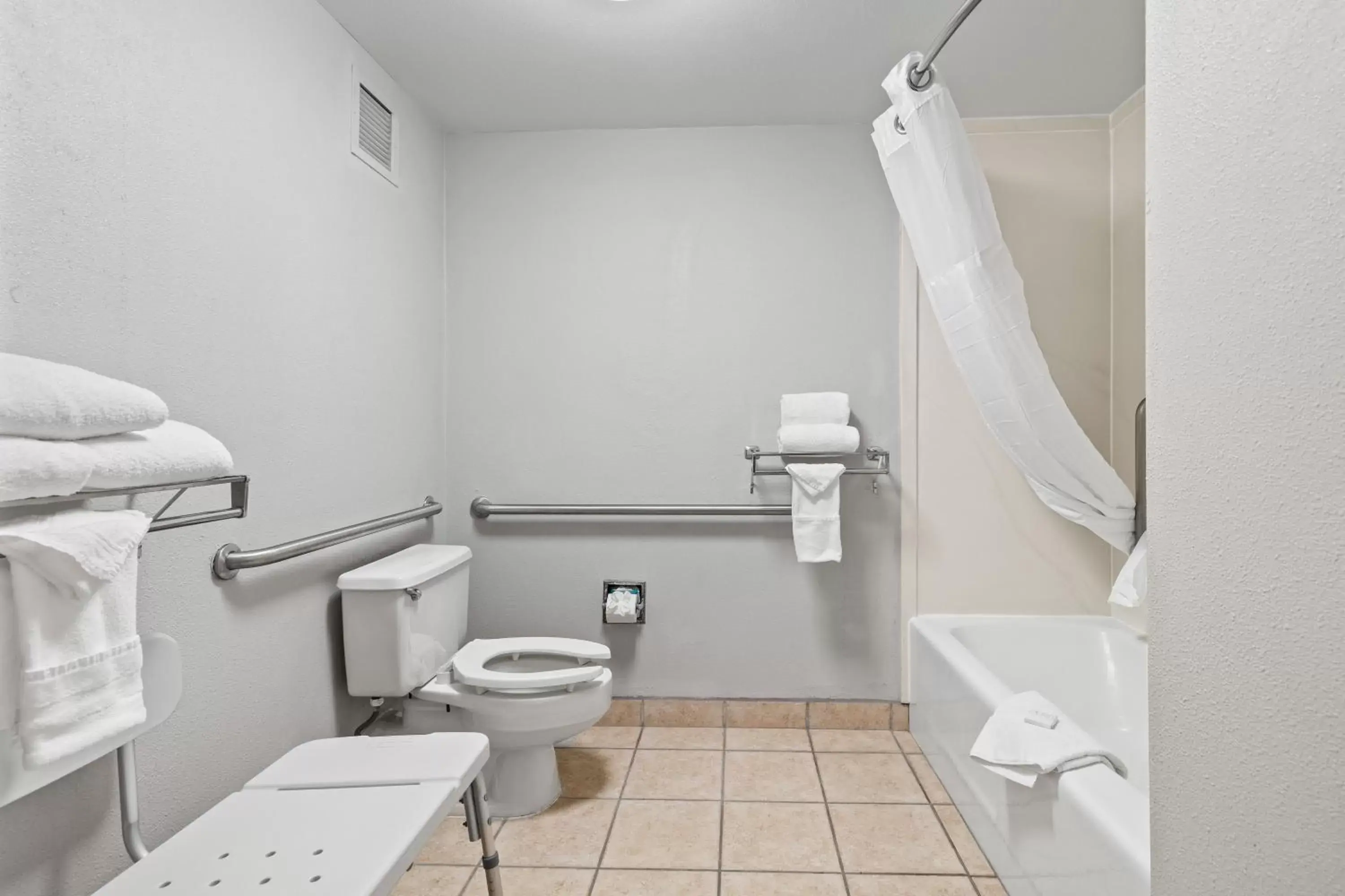 Bathroom in Red Lion Inn & Suites Deschutes River - Bend