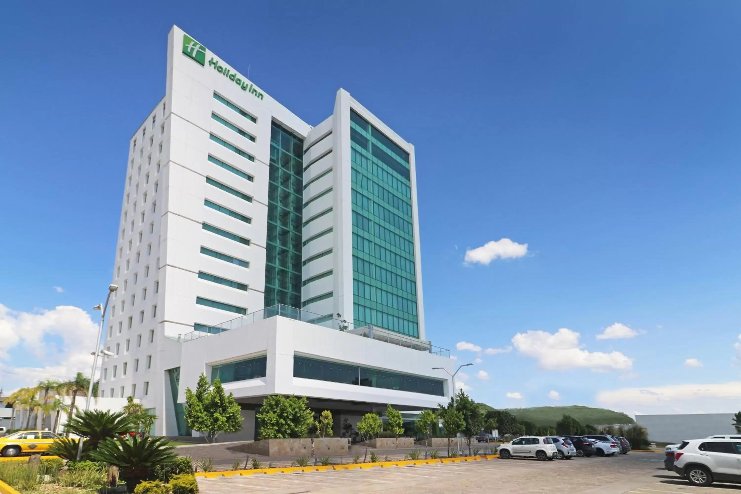 Property building in Holiday Inn Queretaro Zona Krystal by IHG Property building in Holiday Inn Queretaro Zona Krystal by IHG