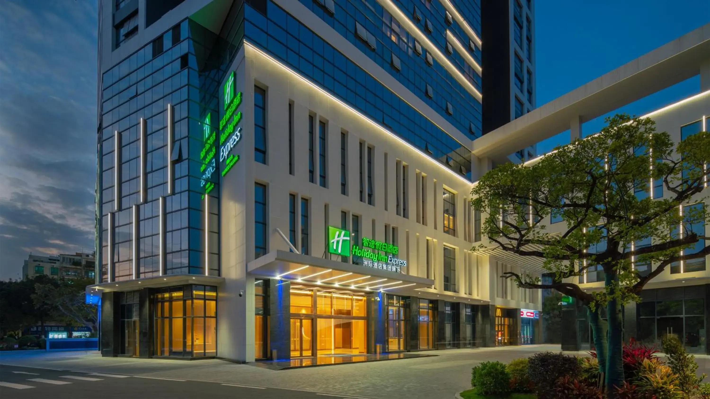 Property Building in Holiday Inn Express Shunde Daliang, an IHG Hotel