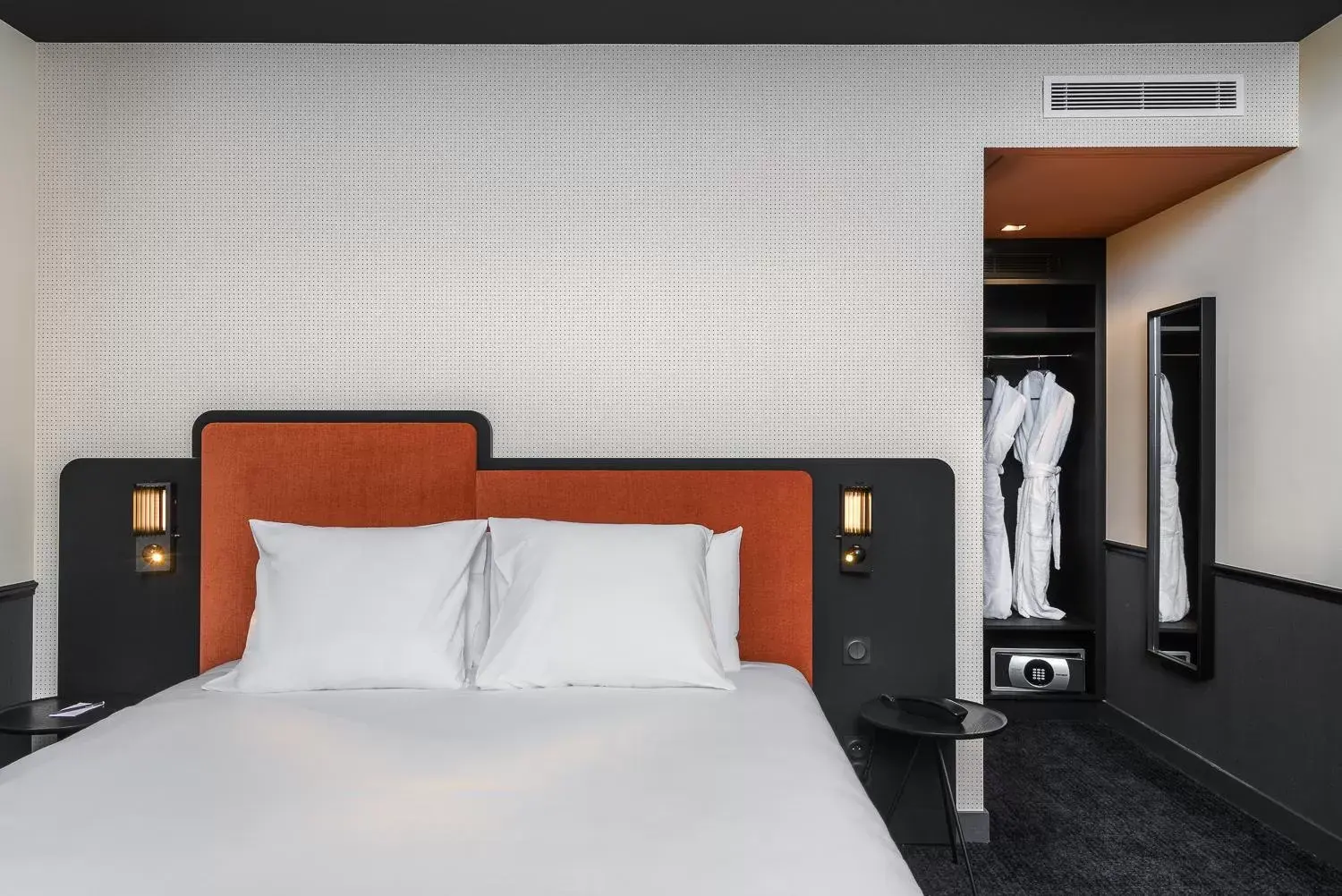 Bed in Mercure Bordeaux Gare Atlantic