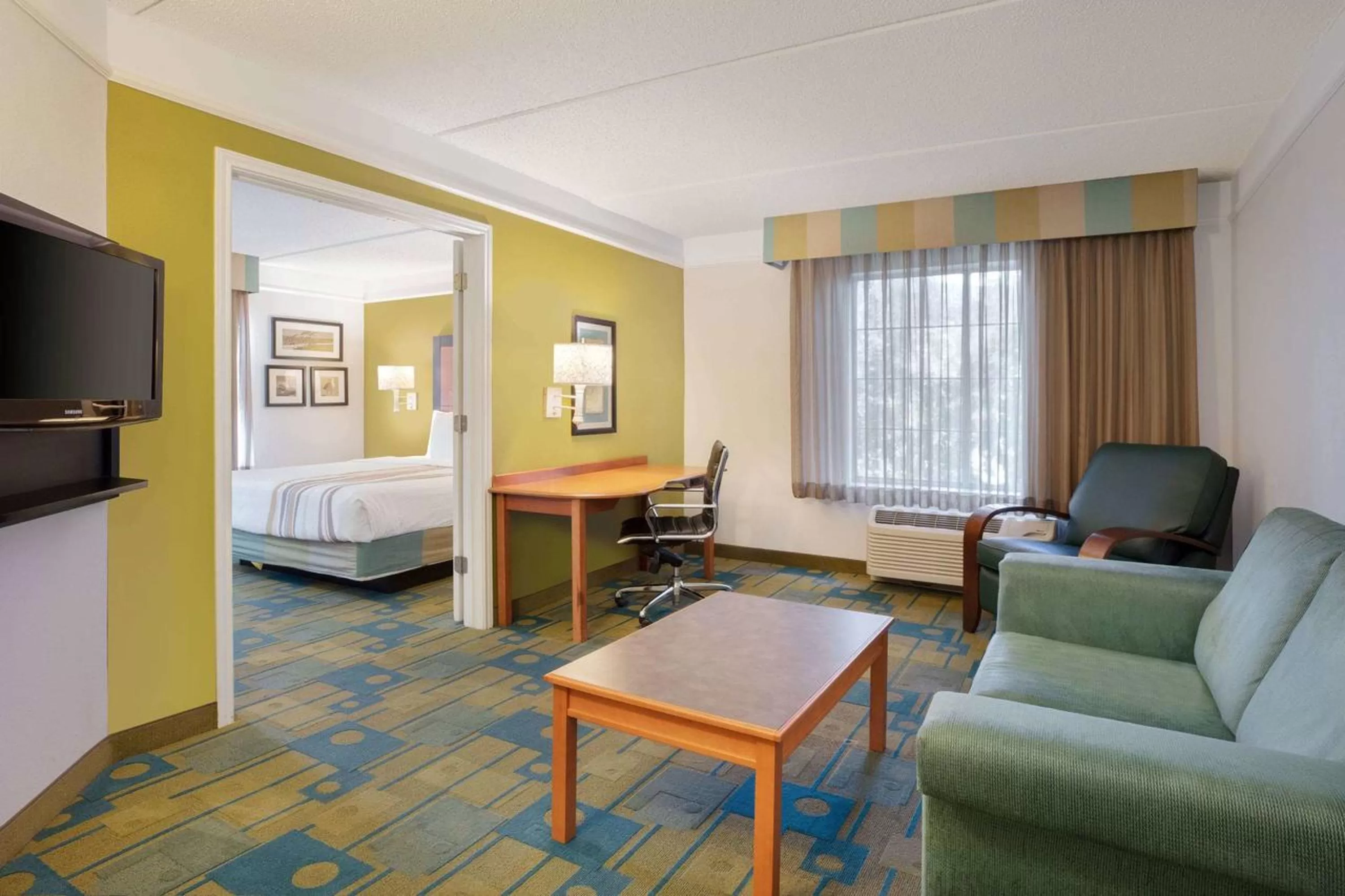 Photo of the whole room, Bed in La Quinta Inn and Suites by Wyndham, Ocala