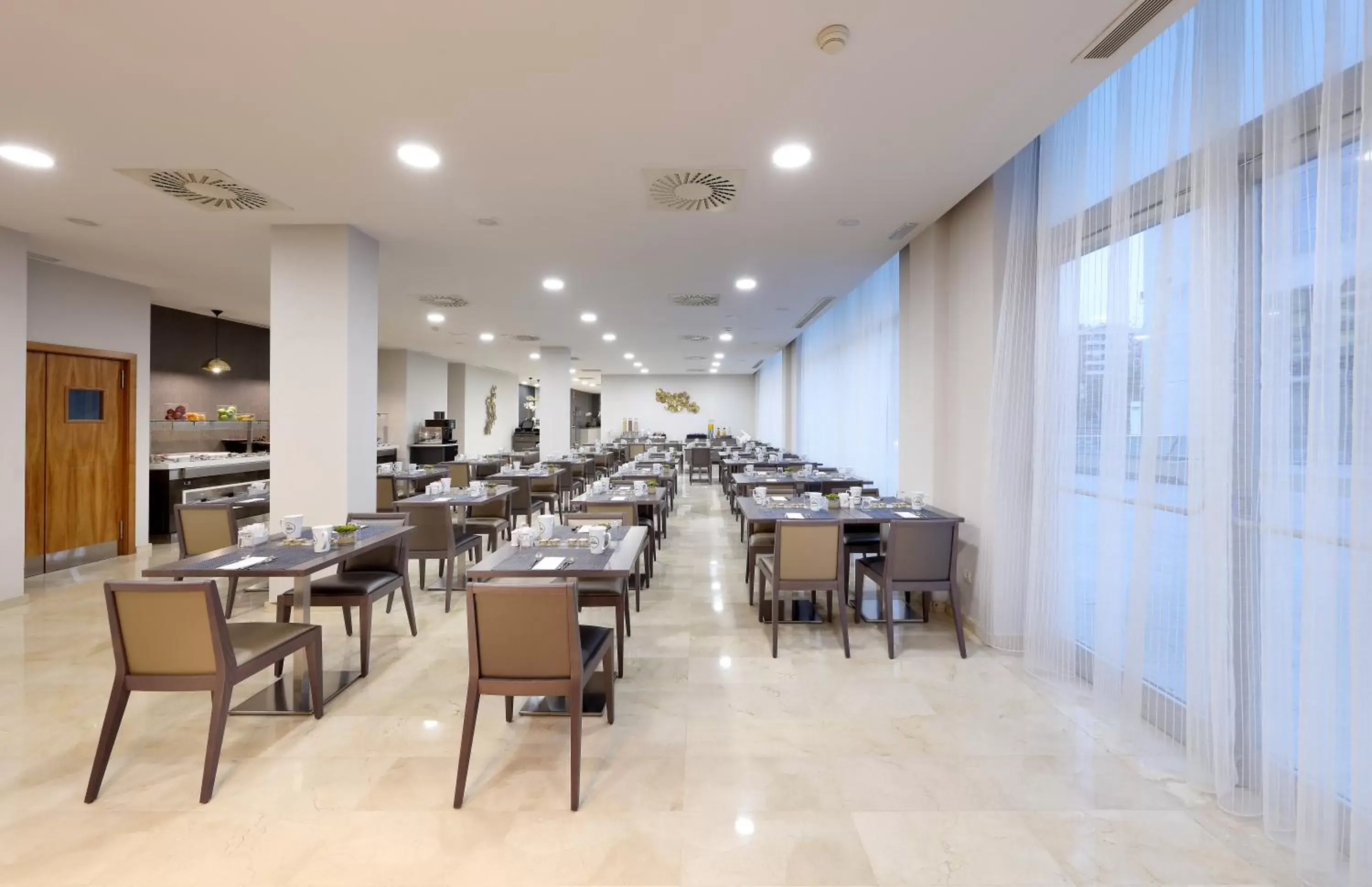 Dining area, Restaurant/Places to Eat in Exe Zaragoza WTC