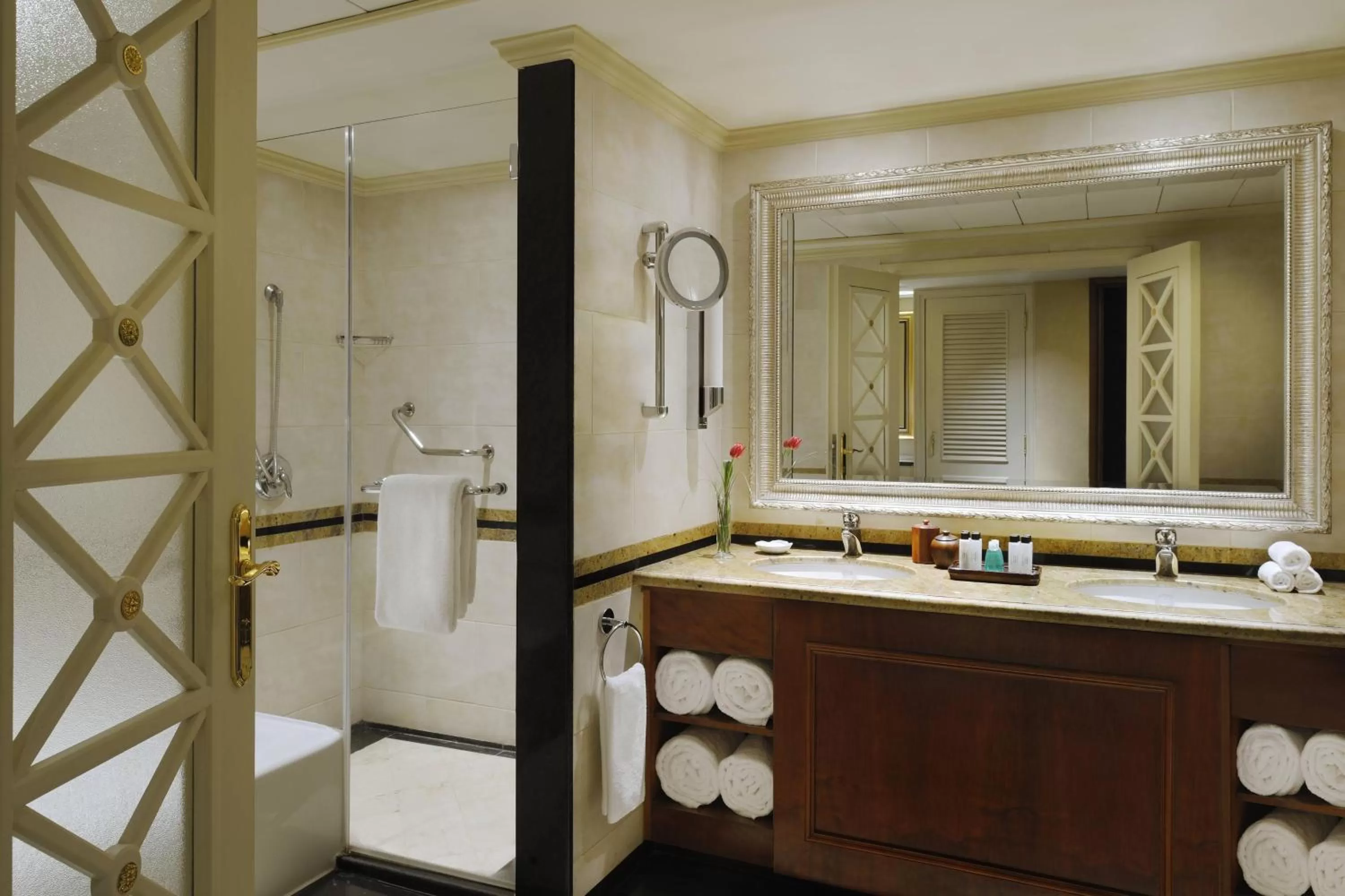 Bathroom in Cairo Marriott Hotel