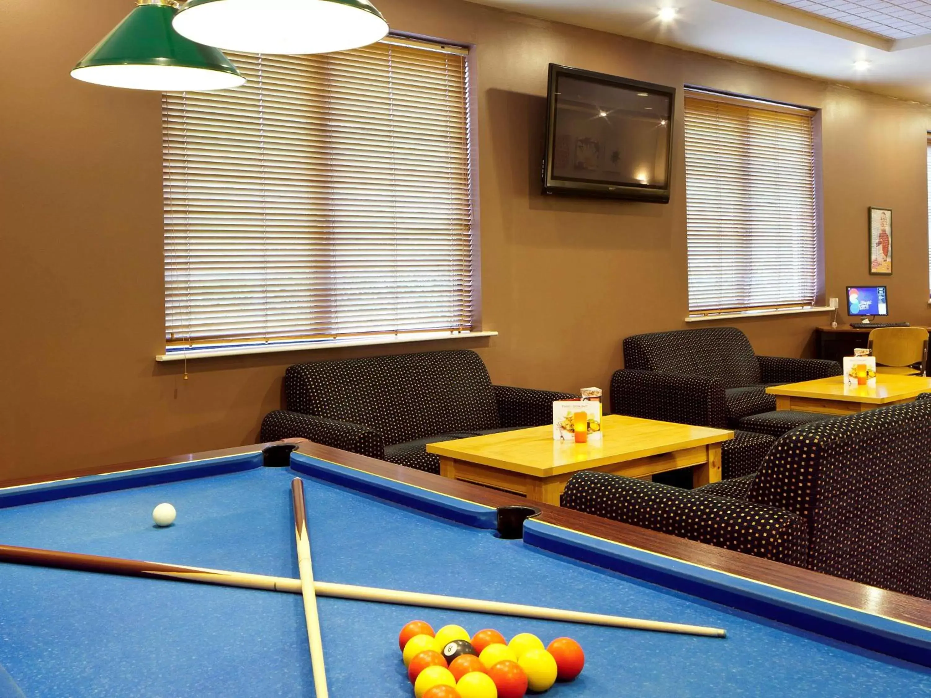 Lounge or bar, Billiards in ibis Bradford Shipley