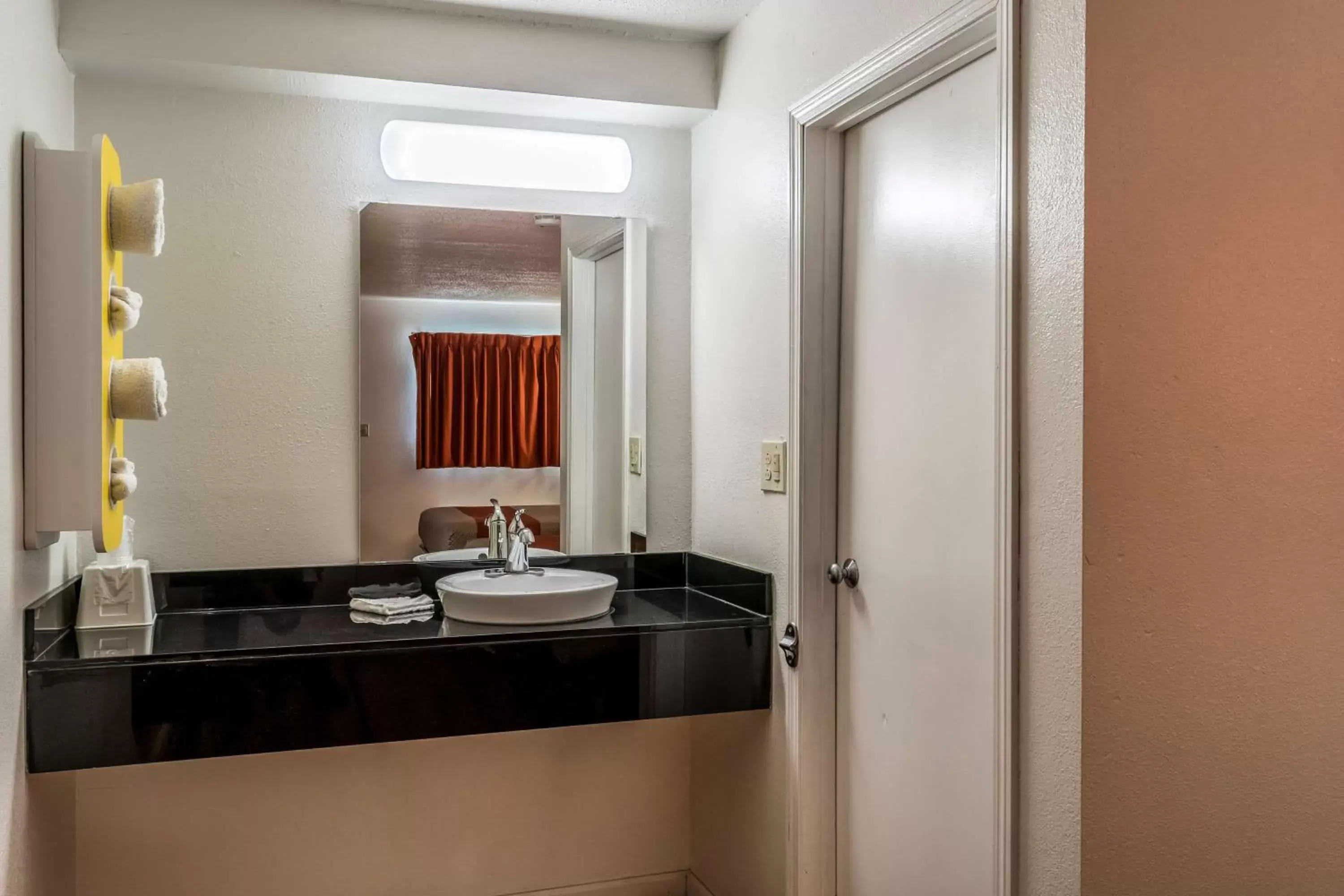 Bathroom in Motel 6 Florence, KY - Cincinnati Airport