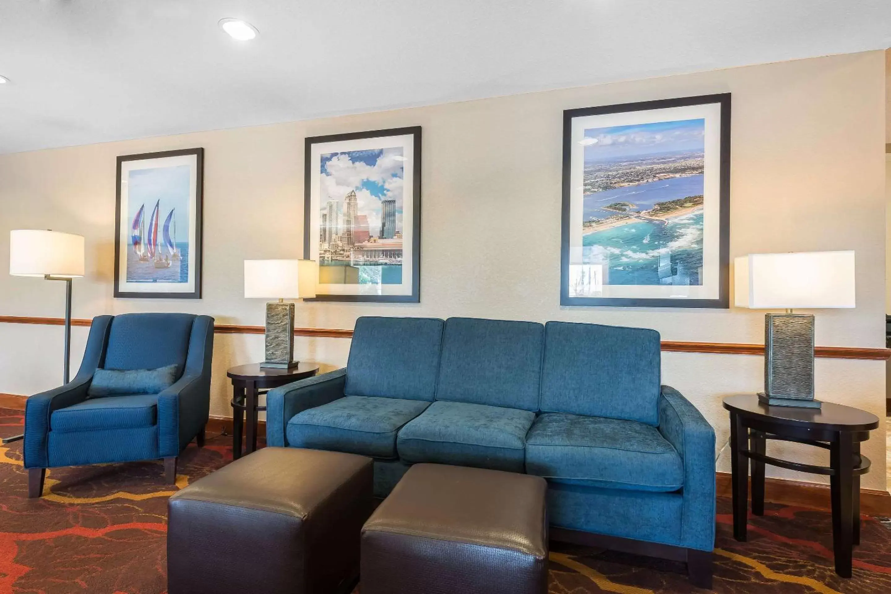 Lobby or reception, Seating Area in Comfort Suites Tampa Airport North