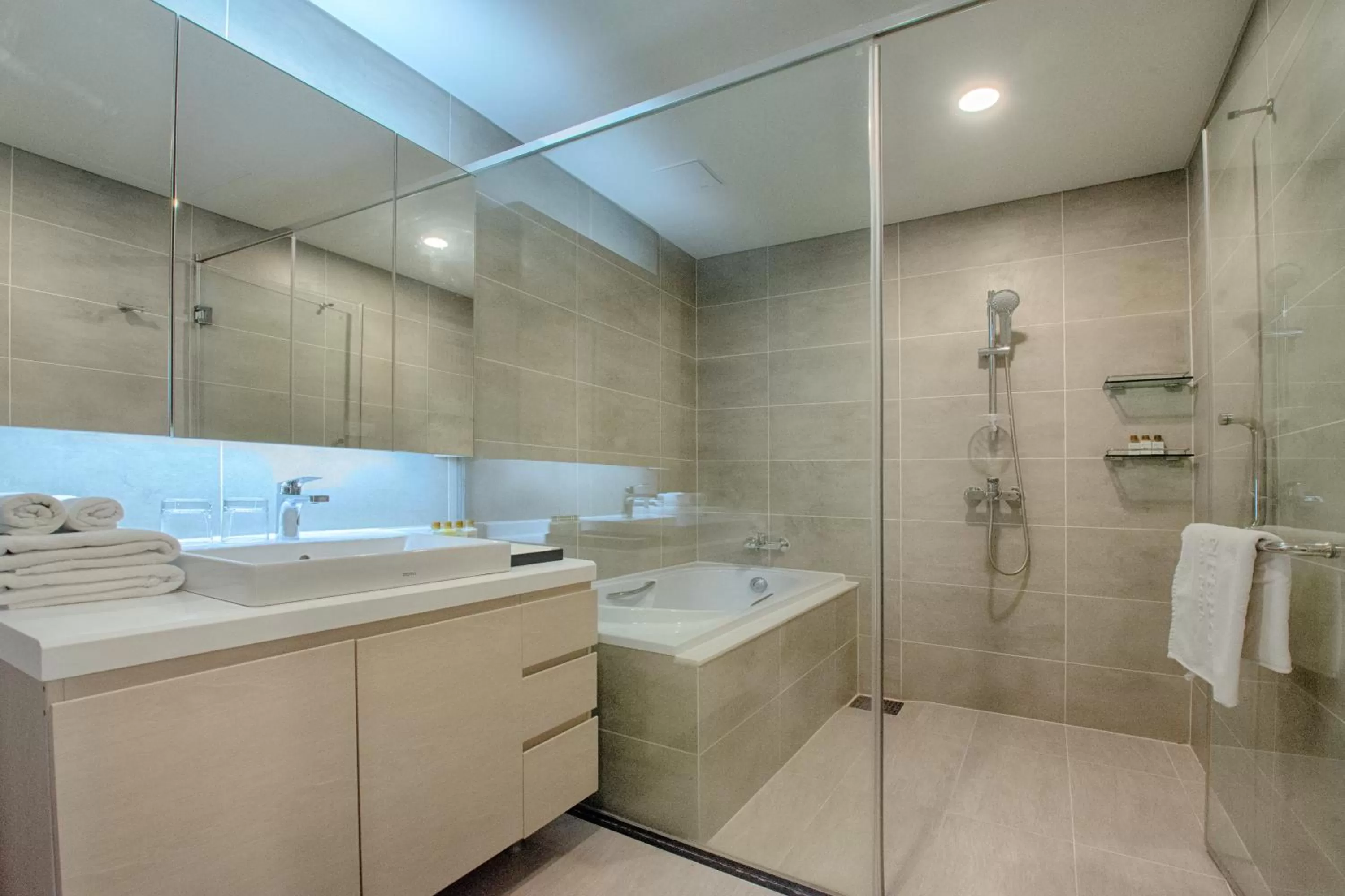 Bathroom in GRANFERTE Phnom Penh Hotel