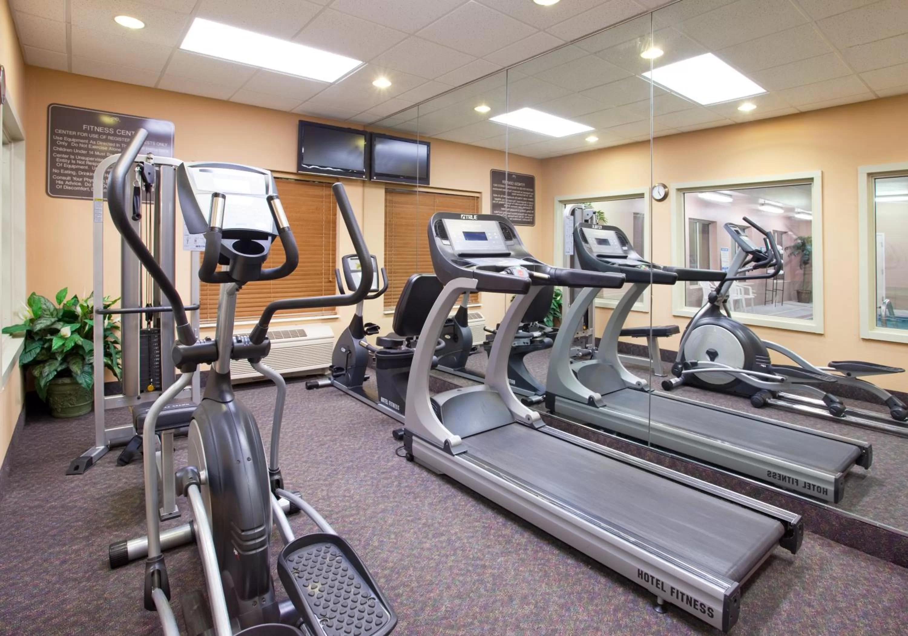 Fitness centre/facilities in Holiday Inn Express Hotel & Suites Cincinnati-Blue Ash by IHG