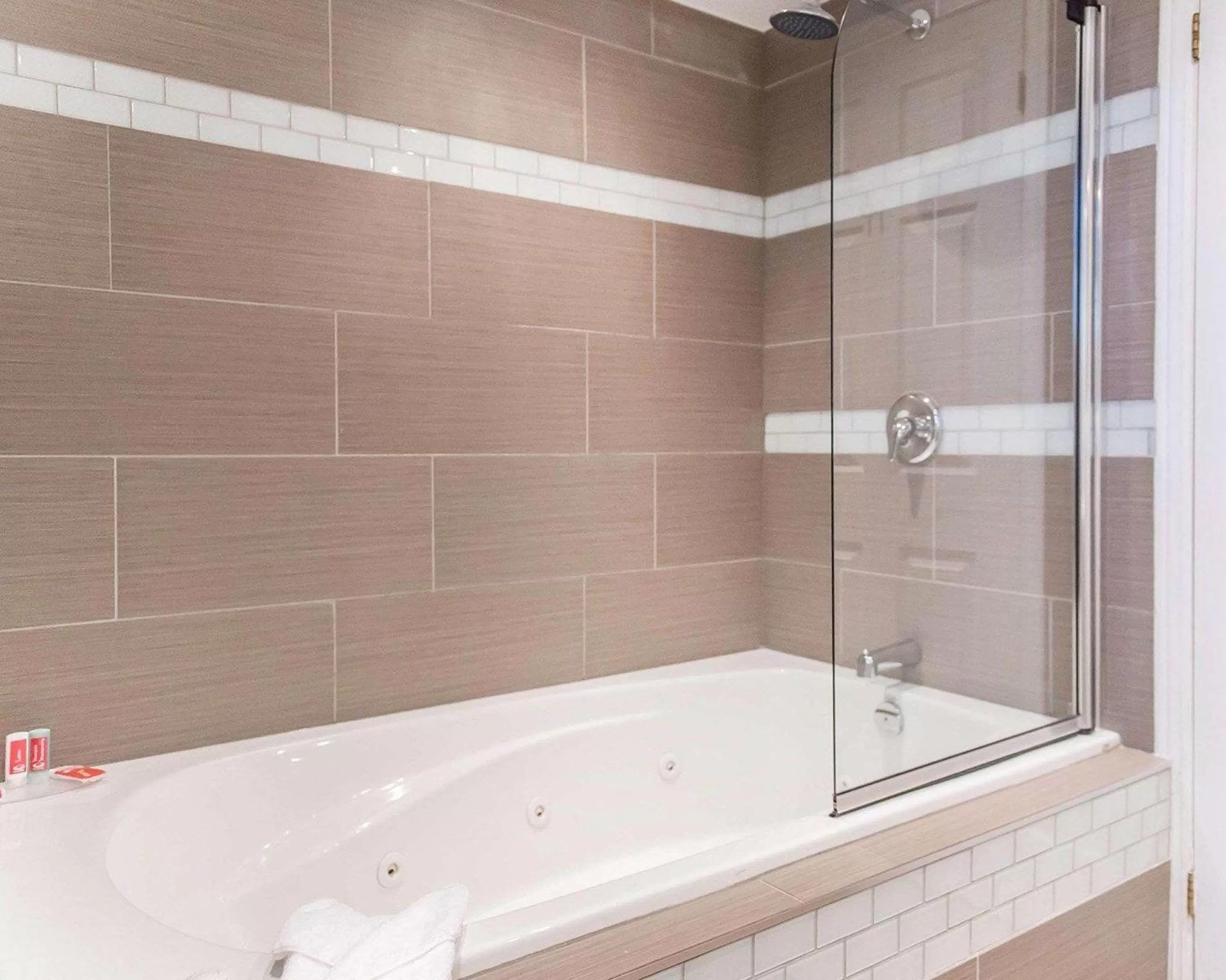 Bathroom in Econo Lodge Downtown